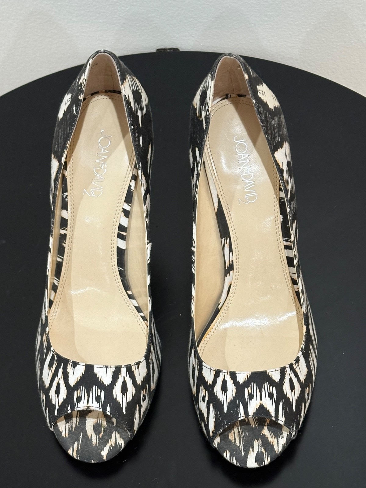Joan & David Shoes – Fun and fashionable design. Open toe pump.