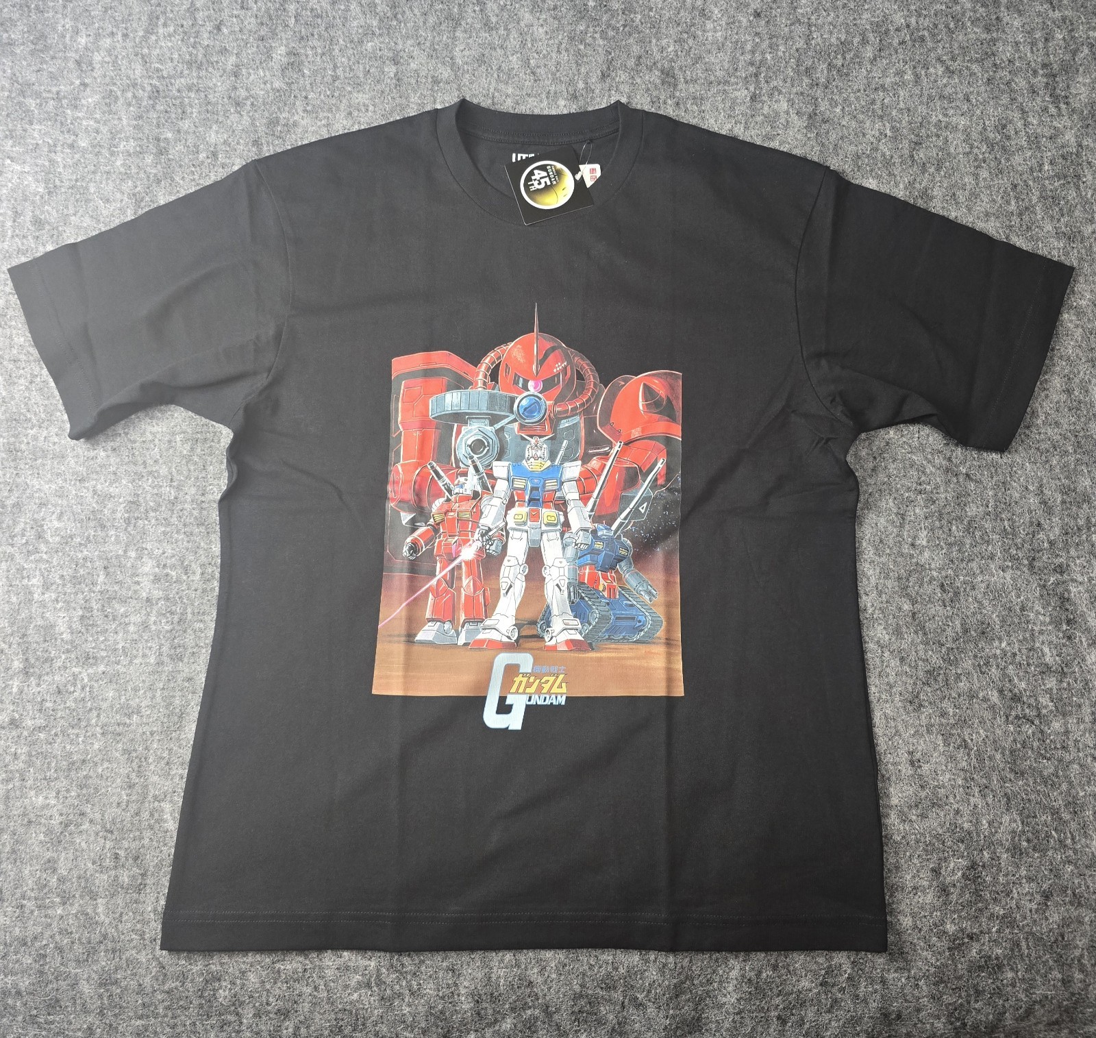 Uniqlo UT Gundam Mech T Shirt Size M Anime Manga Comic Retro 70s 80s 90s Robot