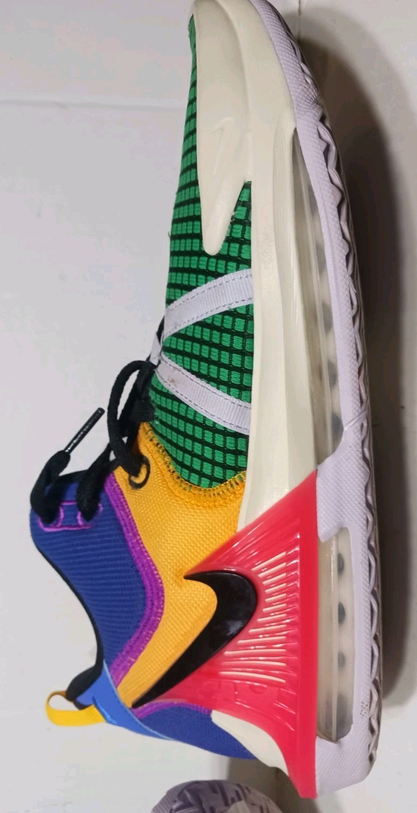 Nike LeBron Witness 7 HO22 Men’s Size 10.5 Basketball Shoes D1123501 Multicolor