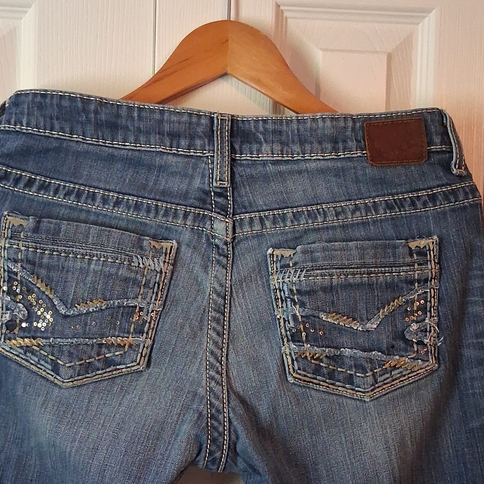 BKE Women’s Bootcut Jeans Blue Medium Wash Low Rise 5-Pocket Button Accents