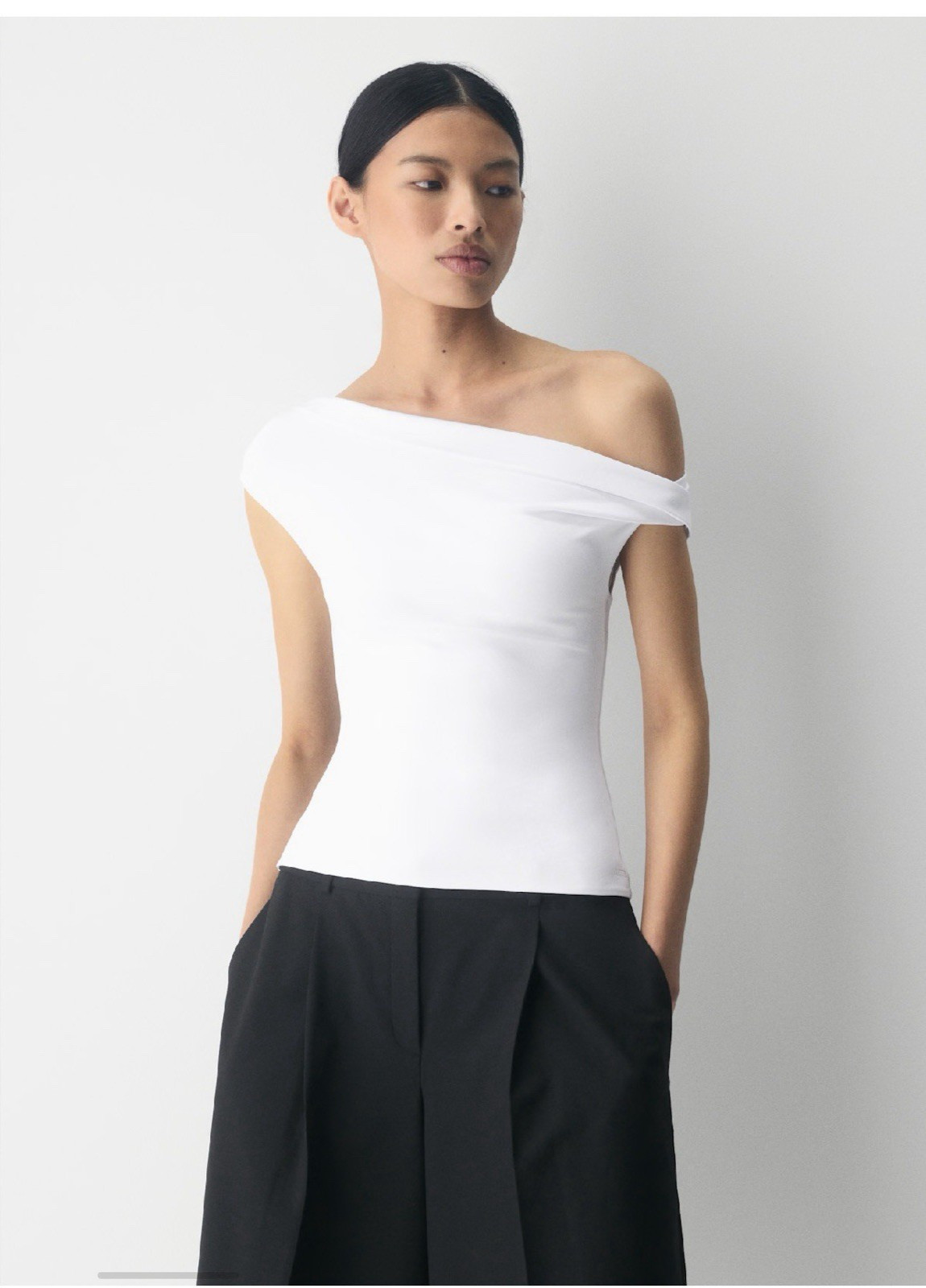 Aritzia Women`s $58 Original Contour Ravish Off-the-Shoulder Top in White size S