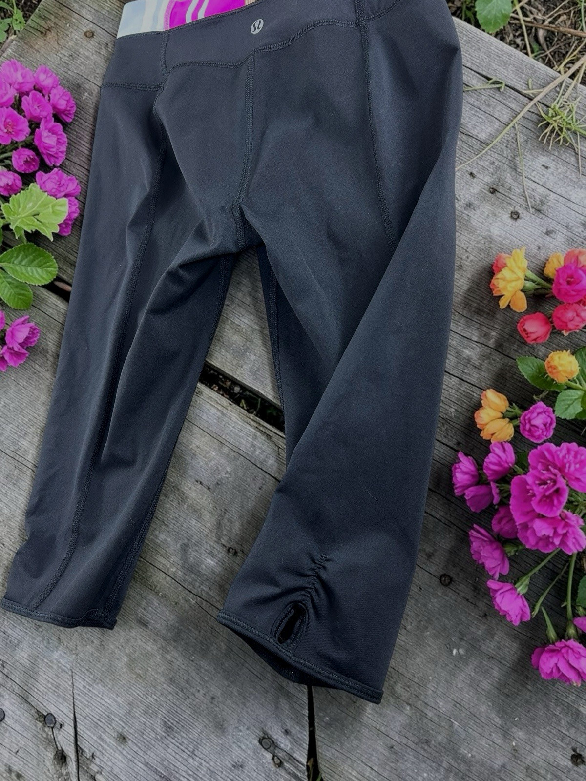 Lululemon Athletic Crop Leggings Size 6 Knee Length 15″ Inseam Black Color Block