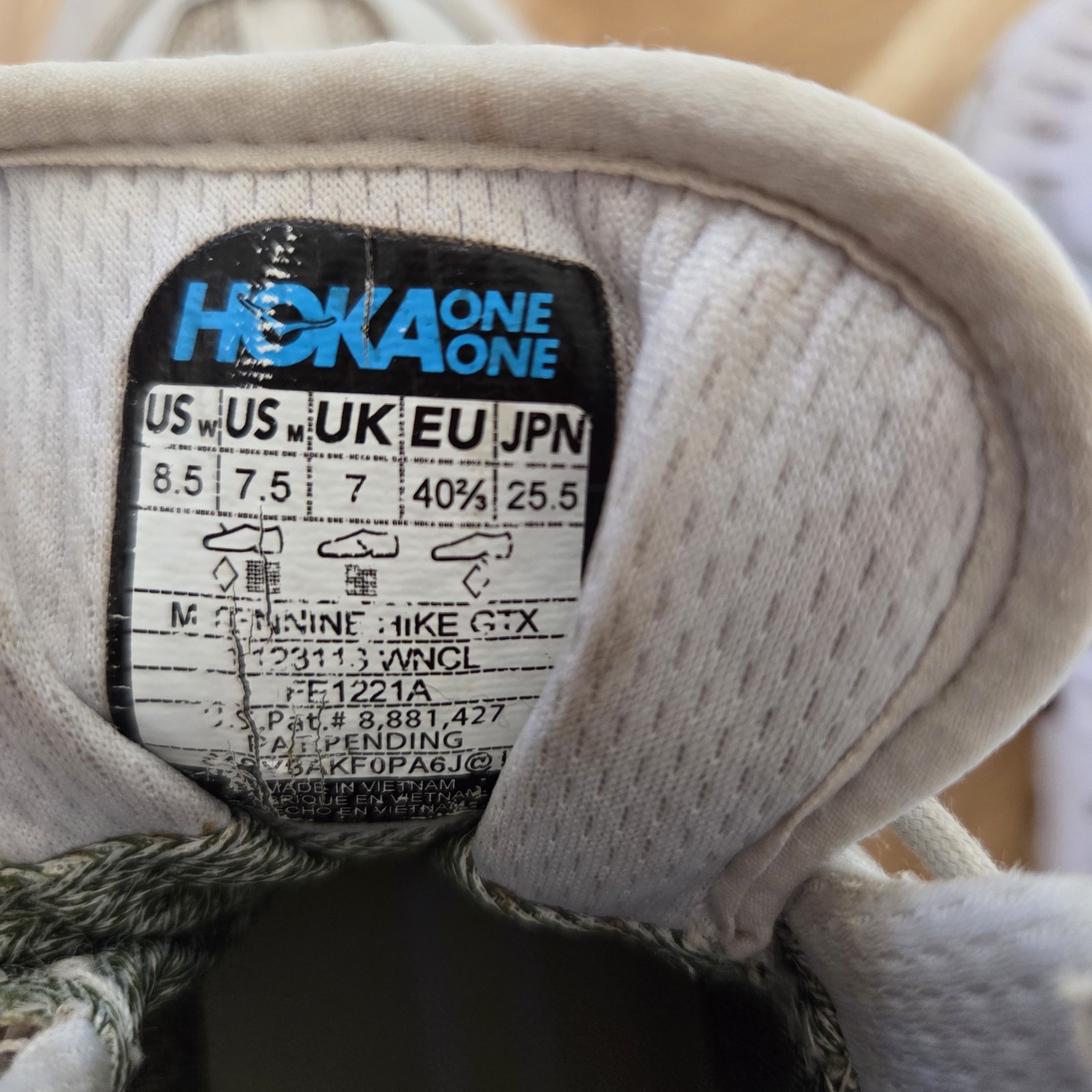 Hoka One One TenNine GTX Boots Unisex M7.5/W8.5 White Gore-Tex Vibram Hiking