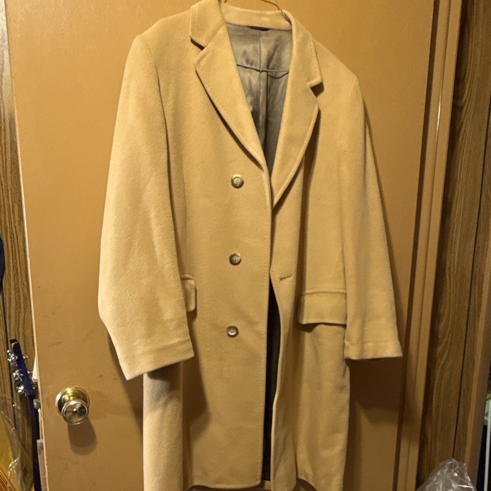 Le Chevron Men’s Beige Long Overcoat Size 100% Cashmere Lined Button