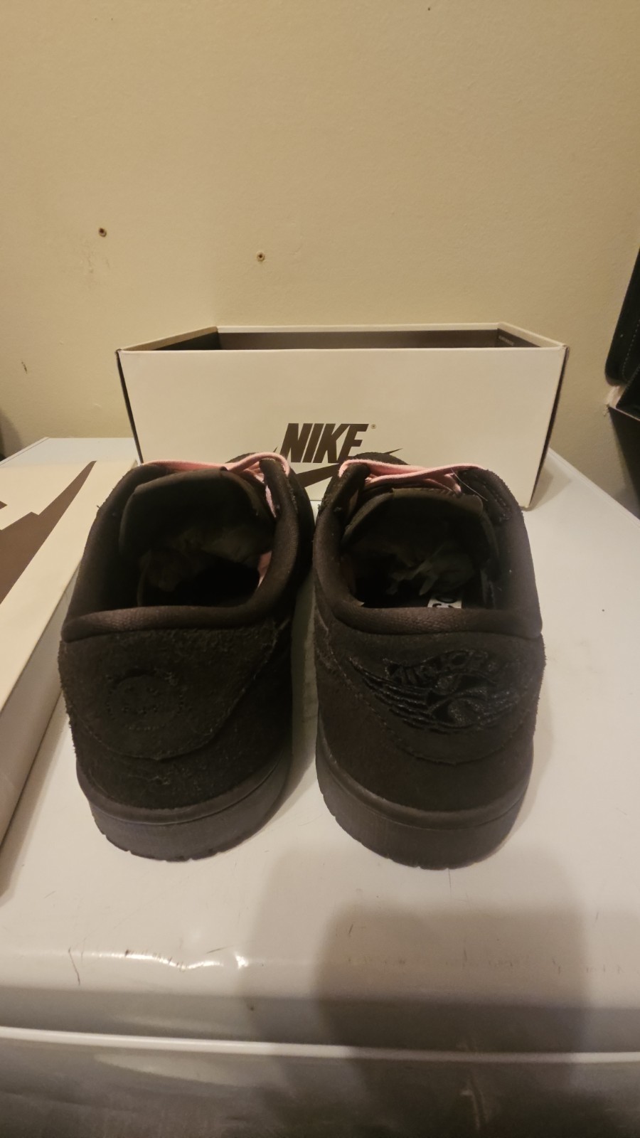 Nike Air Jordan 1 Low Top Leather Lace-Up Sneakers Black/Pink 553558-062