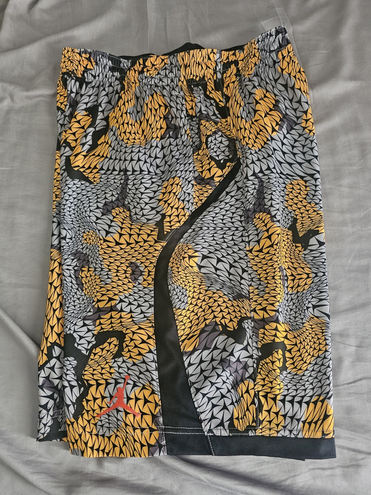 Men’s Size M Nike Air Jordan Dri-FIT Basketball Shorts Grey/ Black/ Yellow