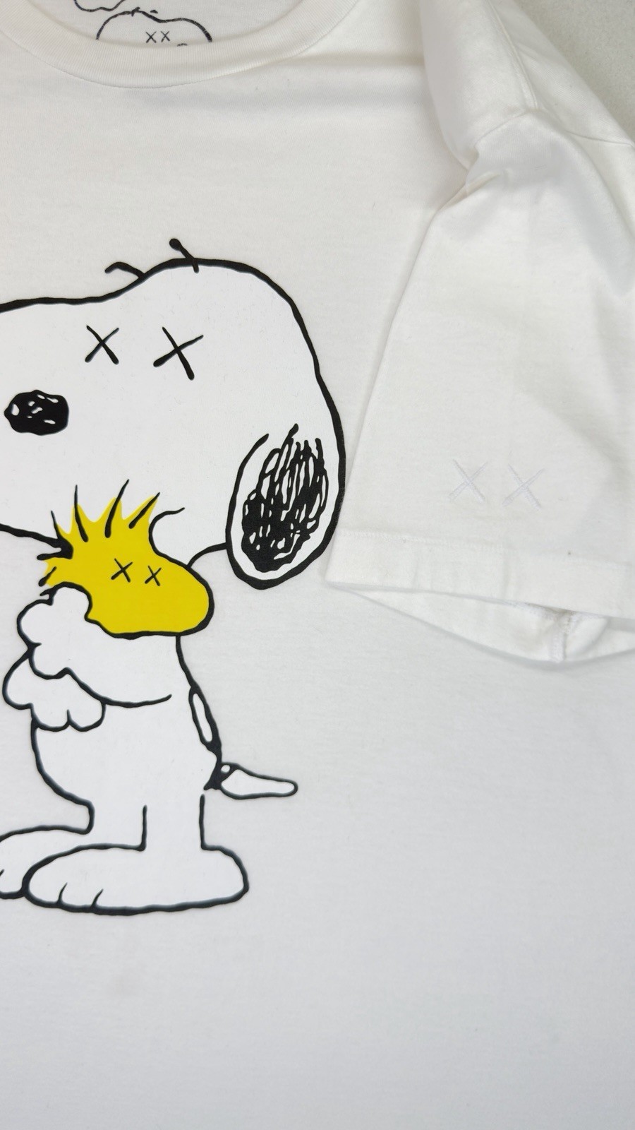 KAWS x Peanuts Snoopy Woodstock Tee White Size Large Uniqlo Graphic T-Shirt SS17