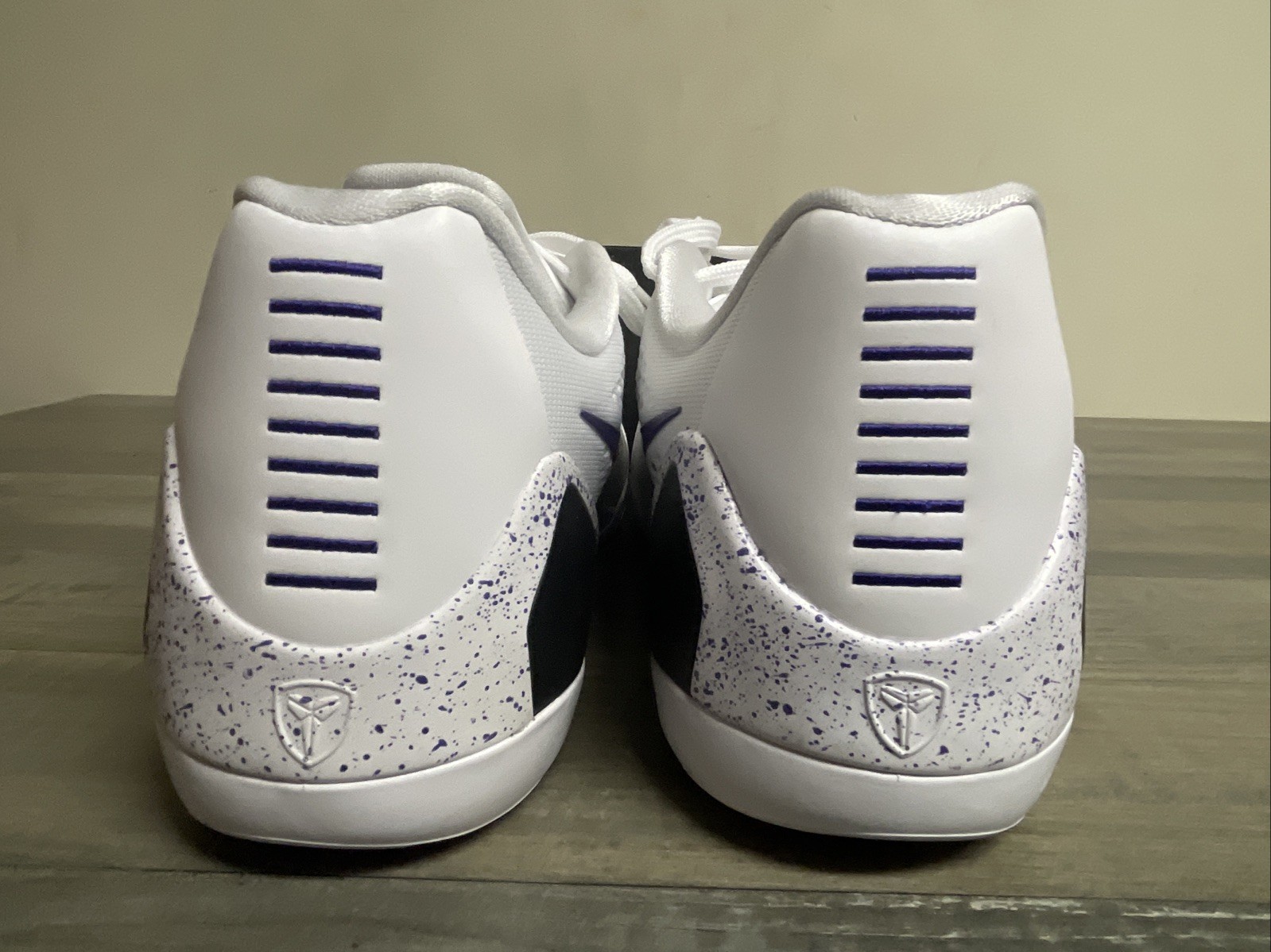 Nike Kobe 9 Elite Low EM Protro White Court Purple IH1401-100 Men’s Size 8 NEW