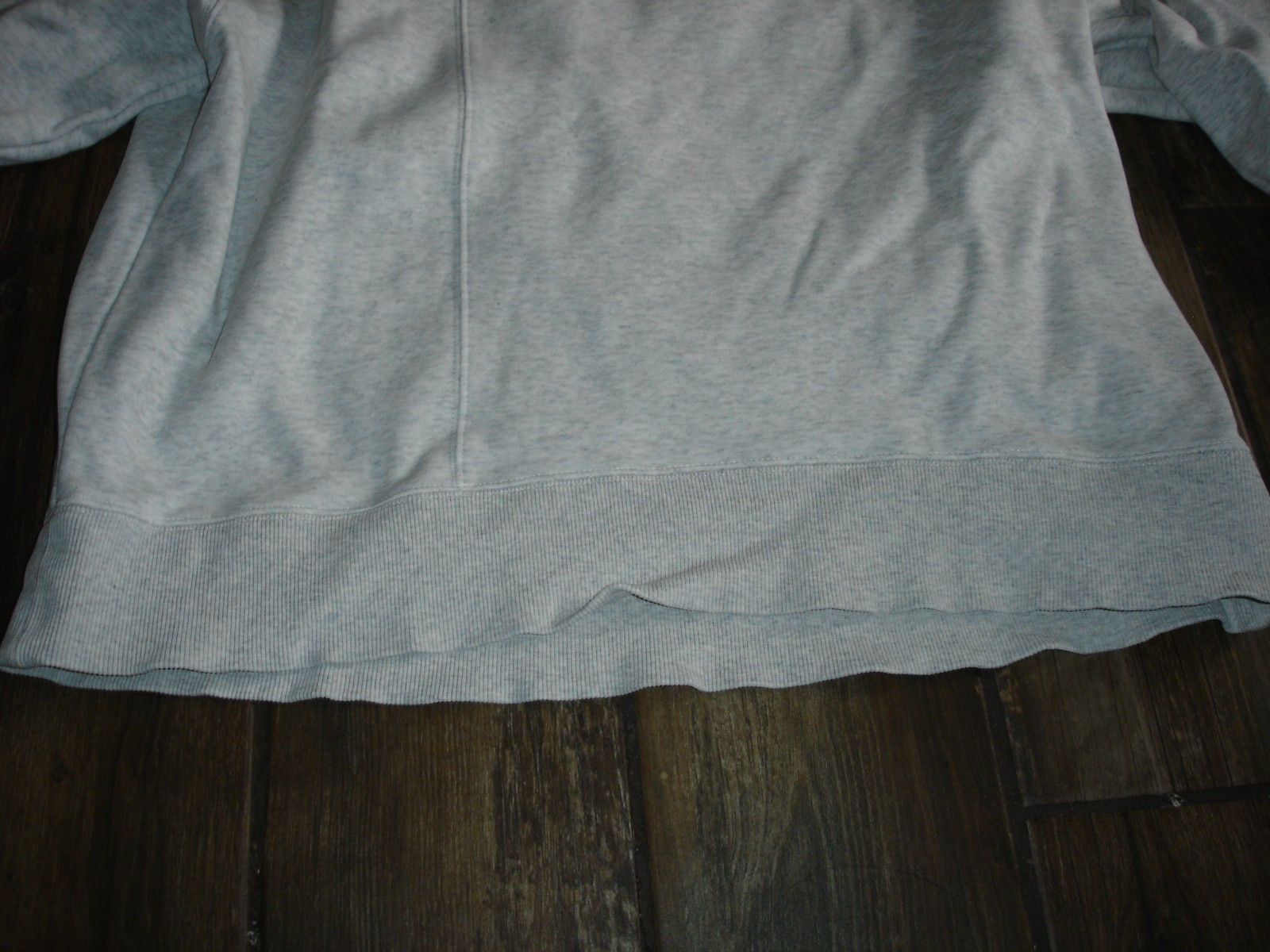 Fabletics ash gray women’s (M) medium split shoulder sweatshirt