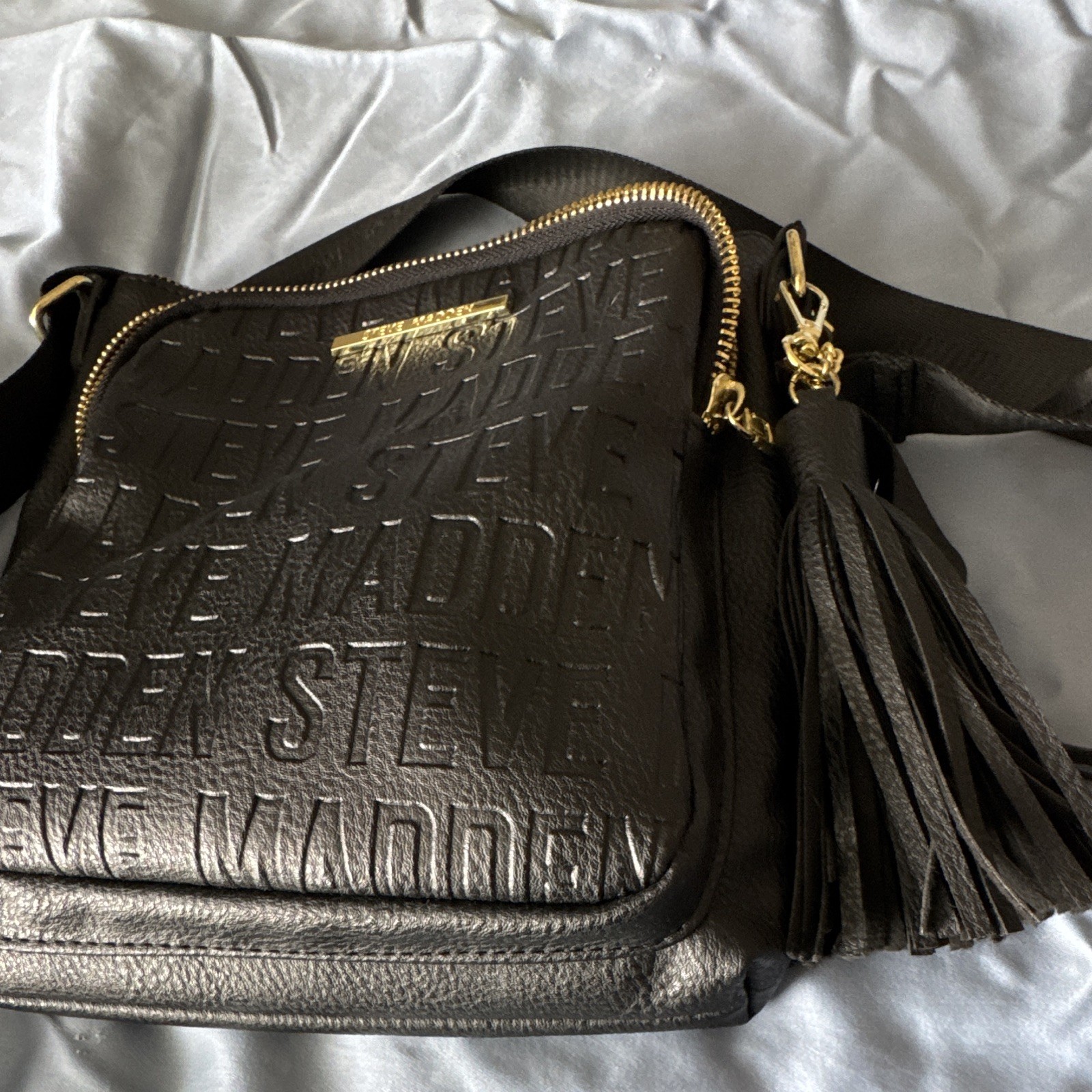 Steve Madden Black Logo Crossbody Bag Tassel Gold Hardware Zip Detachable Strap