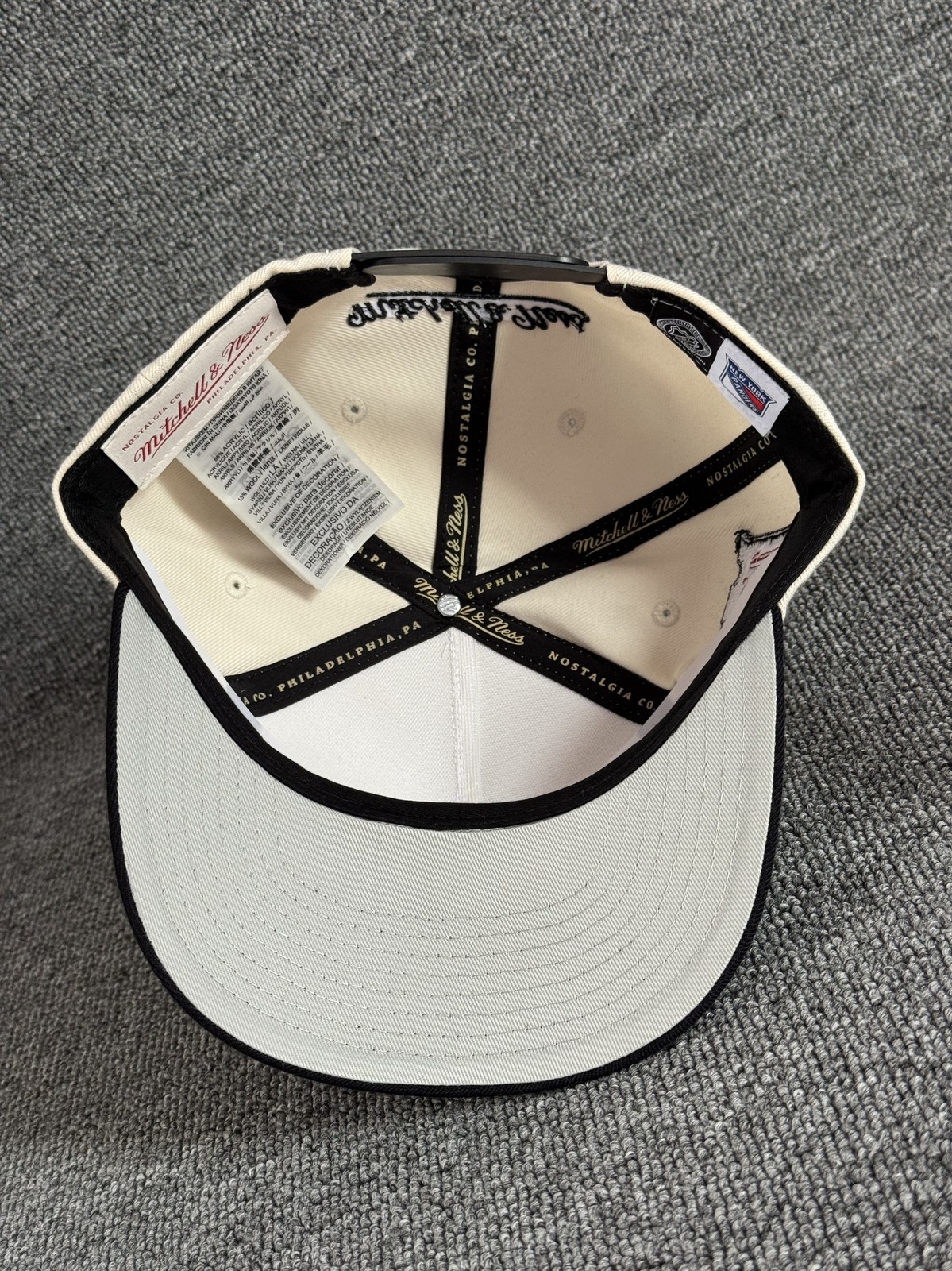 Mitchell & Ness NY Rangers Retro Snapback Hat Cream Black NHL
