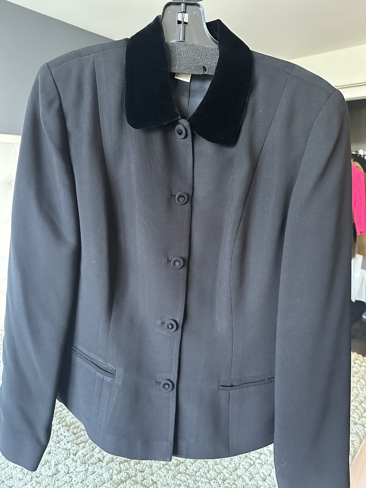 Due Per Due Women’s Black Blazer Velvet Collar Button Front Pockets Lined 6