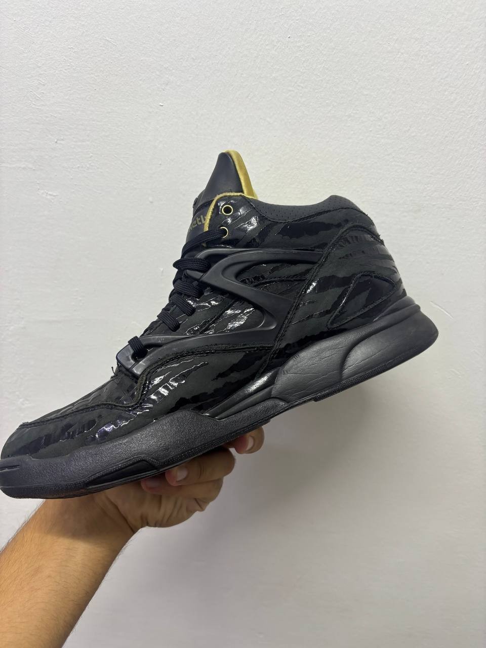 Reebok Pump Omni Lite Year of the Tiger Men US 10 Black Gold Basketball