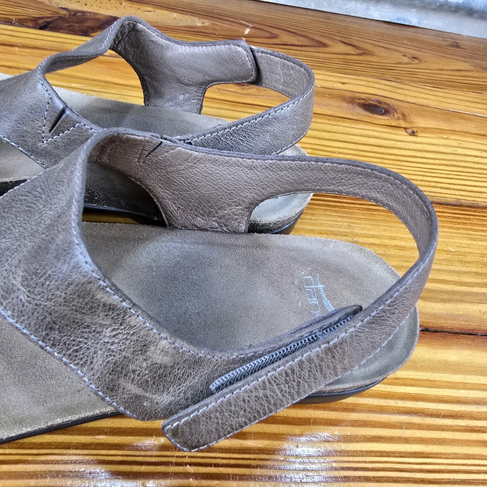 $130 DANSKO US 10.5-11 EU 41 Stone Leather REECE Sandals 6024795300 Pristine!!
