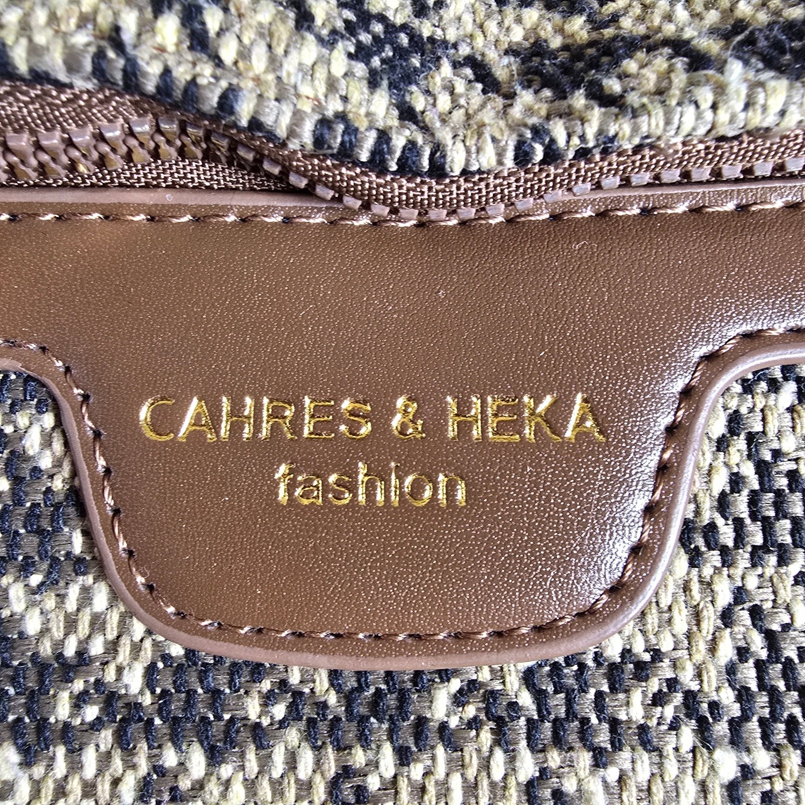 NWOT Cahres & Heka Houndstooth Crossbody Bag with Chain , Shoulder Strap 10x7x3