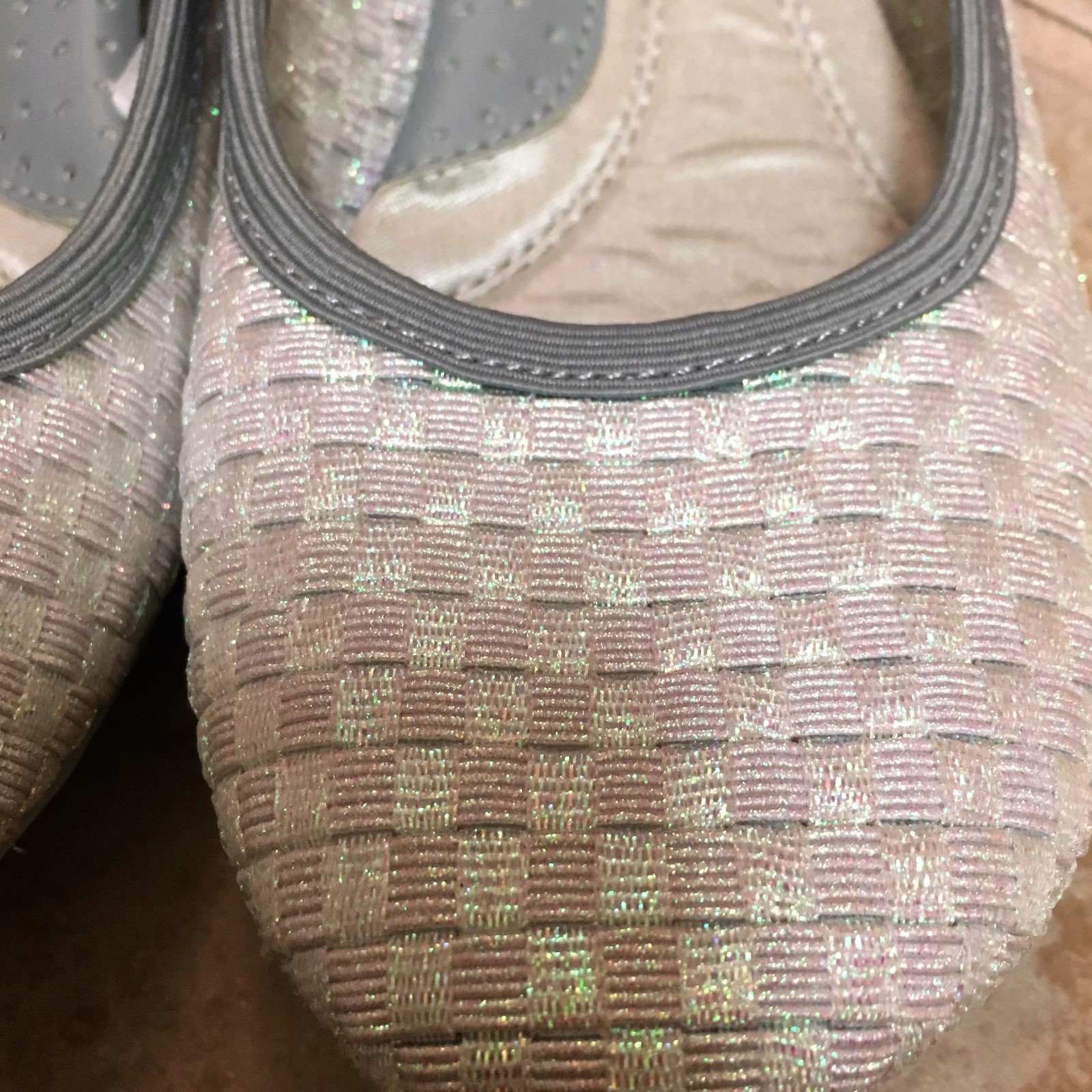 SHOES, SKECHERS, SIZE 7.5, WHITE,COMFORT, FLAT, (0 TO 1/2IN), MEDIUM (B,M)