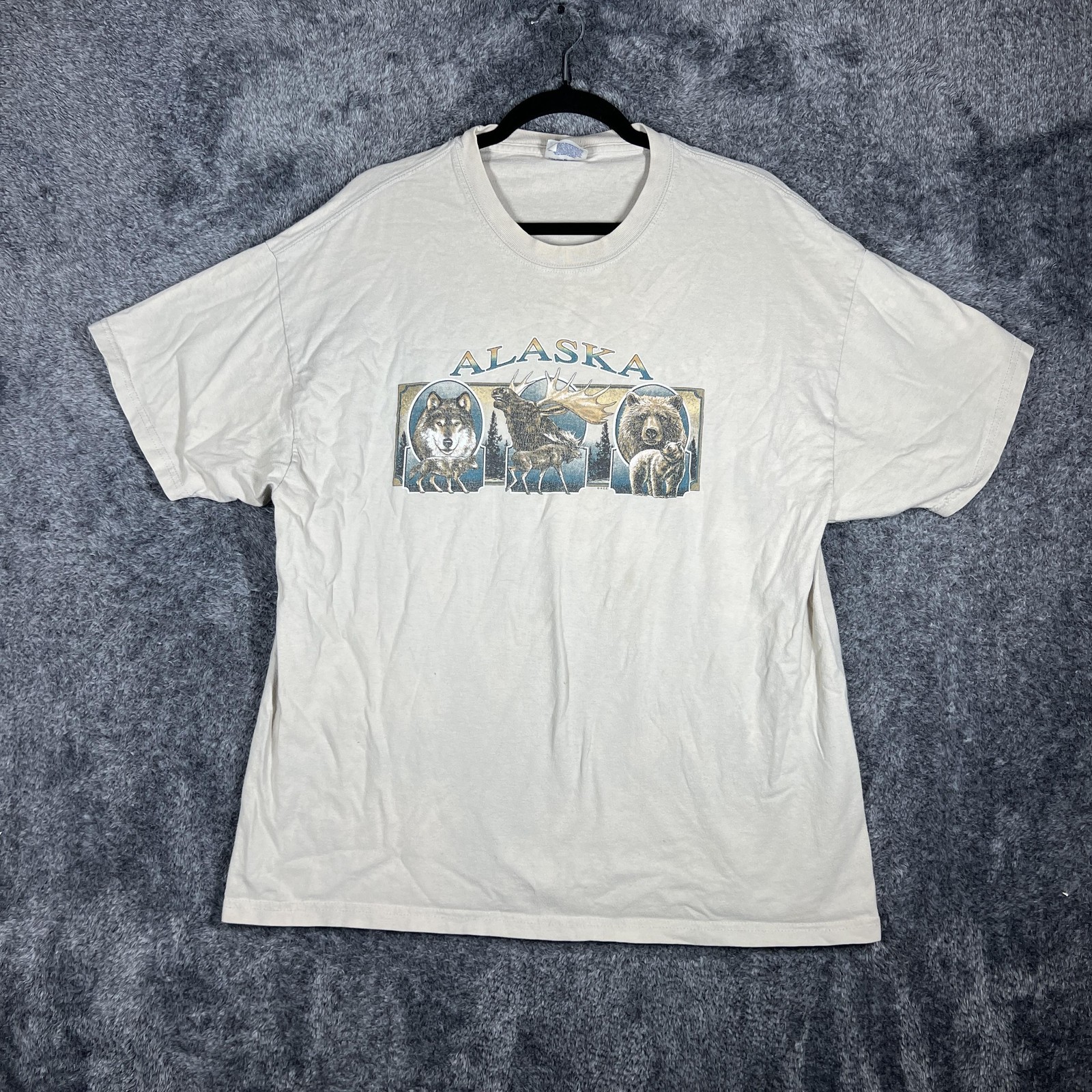 Alaska Shirt Mens XL Beige Alaska Graphic Wolf Bear Elk Hanes Nature Outdoors