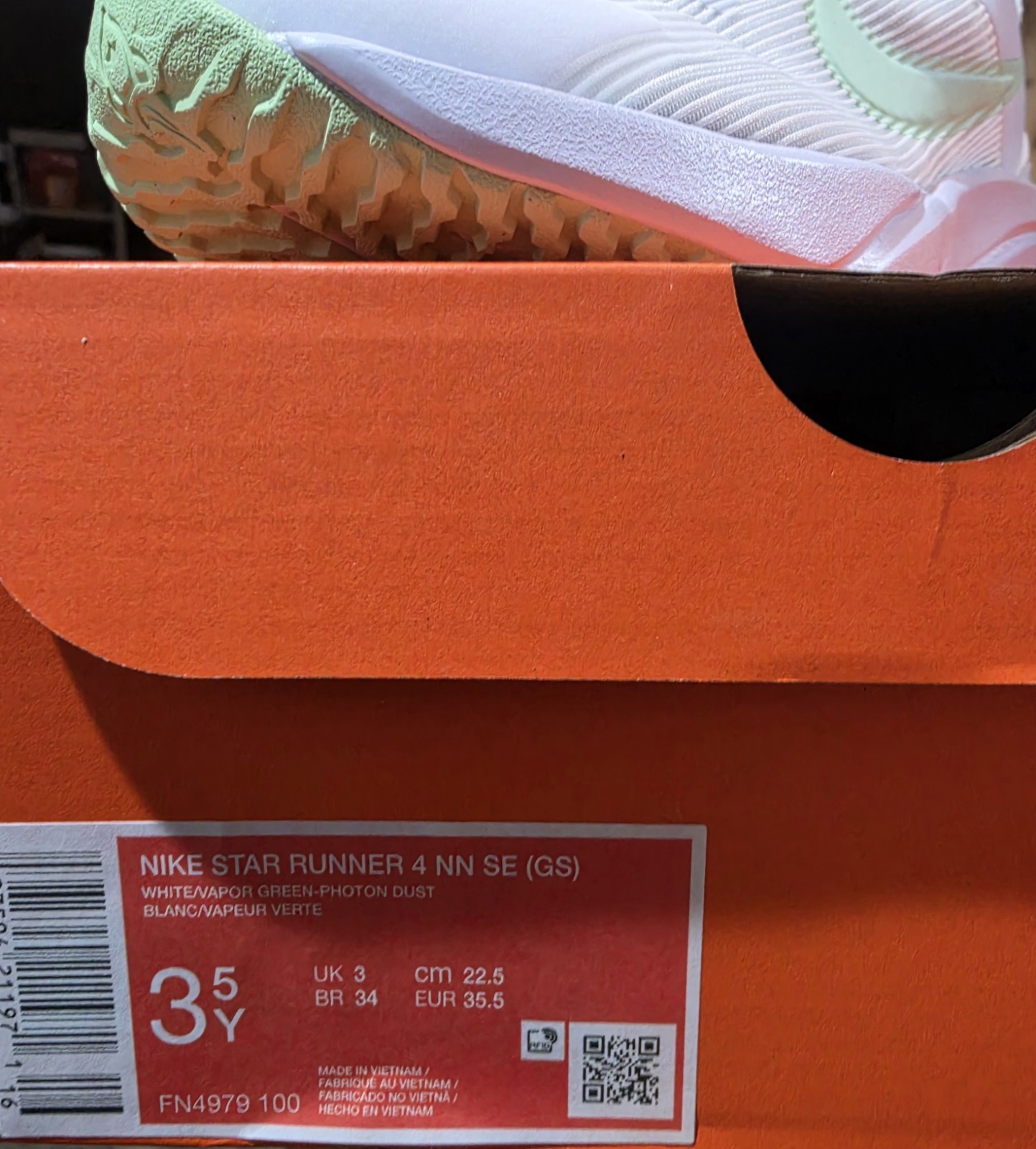 Nike Star Runner-4 NN SE (GS) Kids White Multicolor Sneakers size 4 New In Box