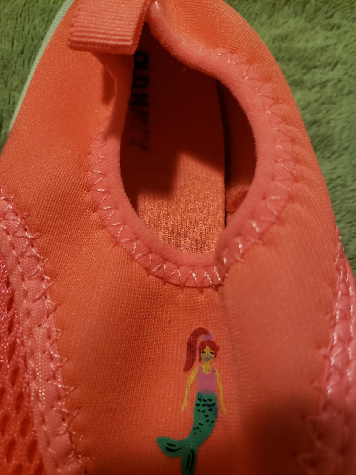 Used toddler girl LOT: OLDNAVY mermaid water shoes size 11; H&M cat hat size 3-4