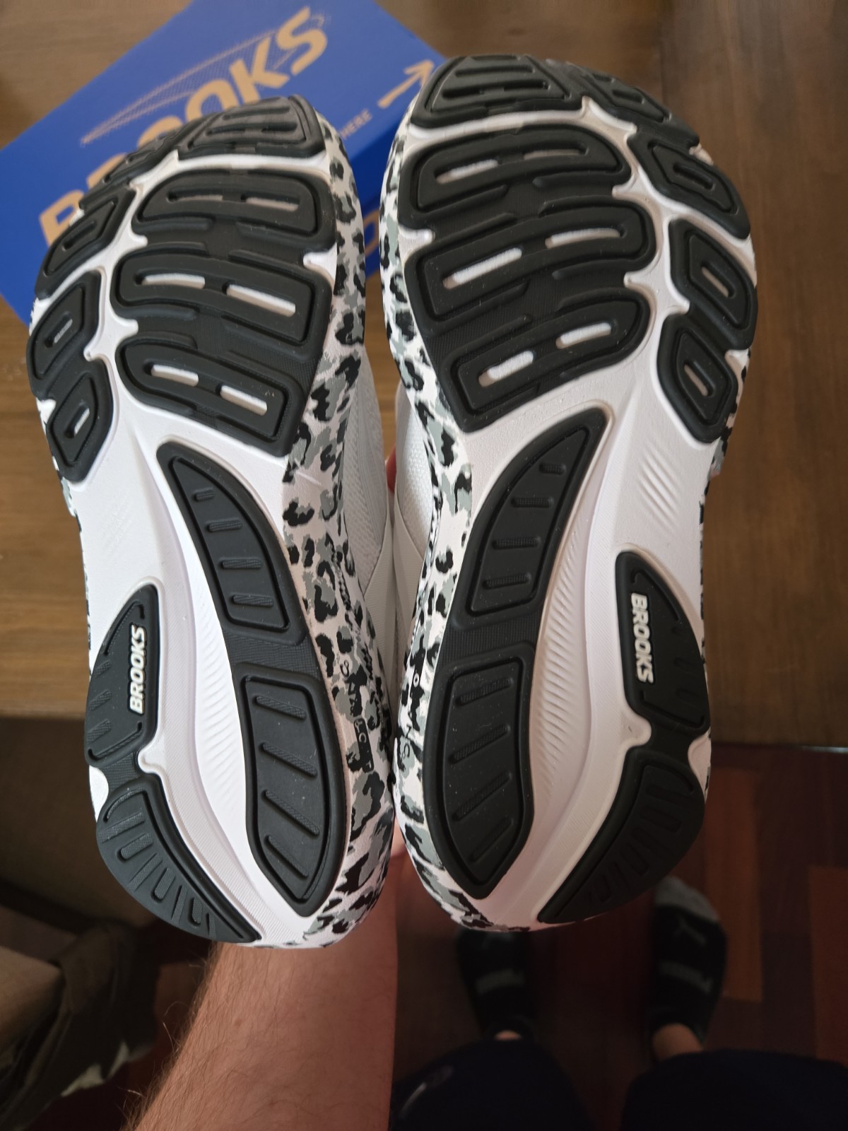 Brooks Revel 9 White Cheetah/Leopard Print Women’s Running Shoes Size 8.5 NIB