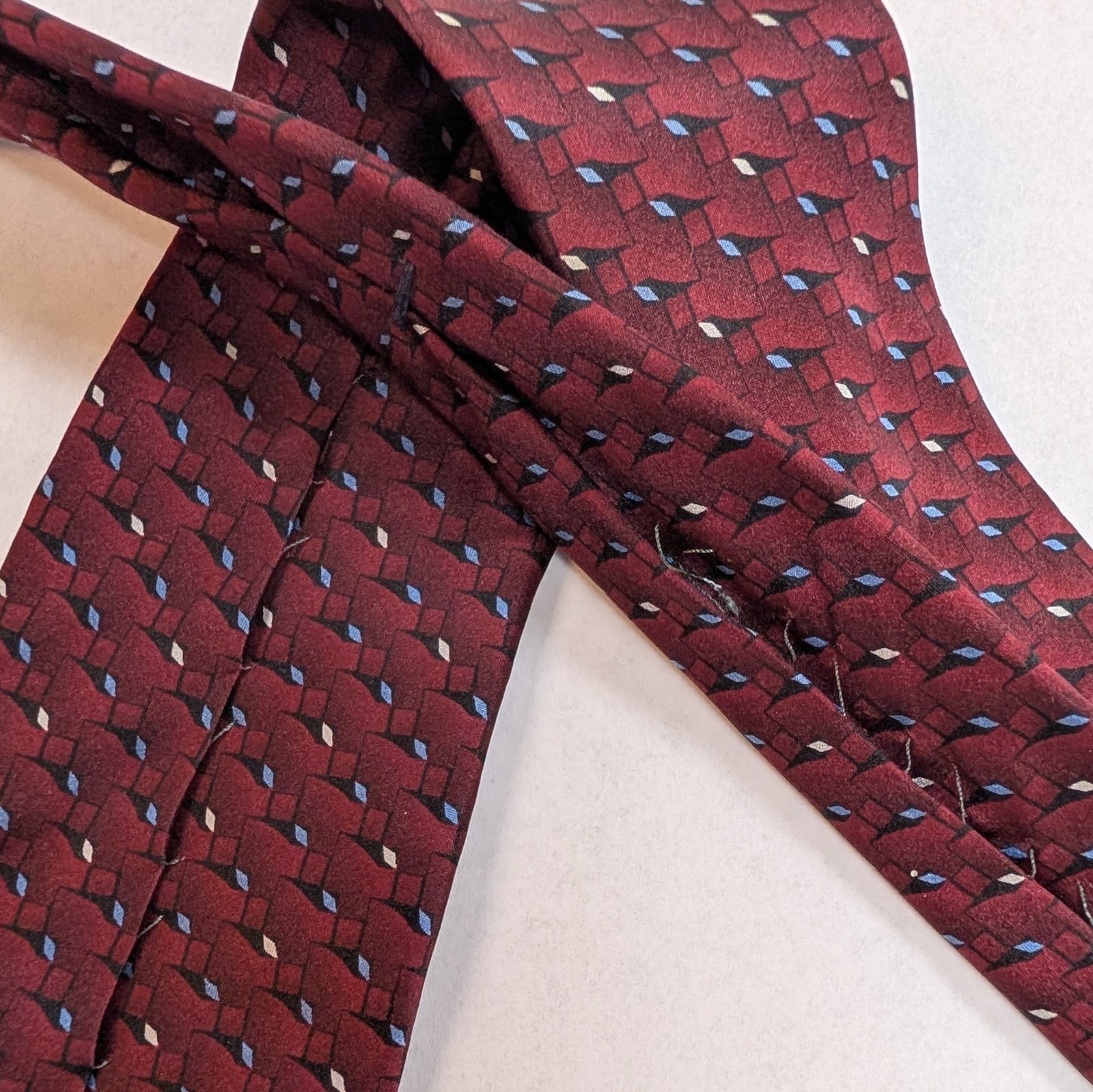 Arrow Silk Tie Red Gray Blue Geometric Men Necktie, READ – Thread loose on back