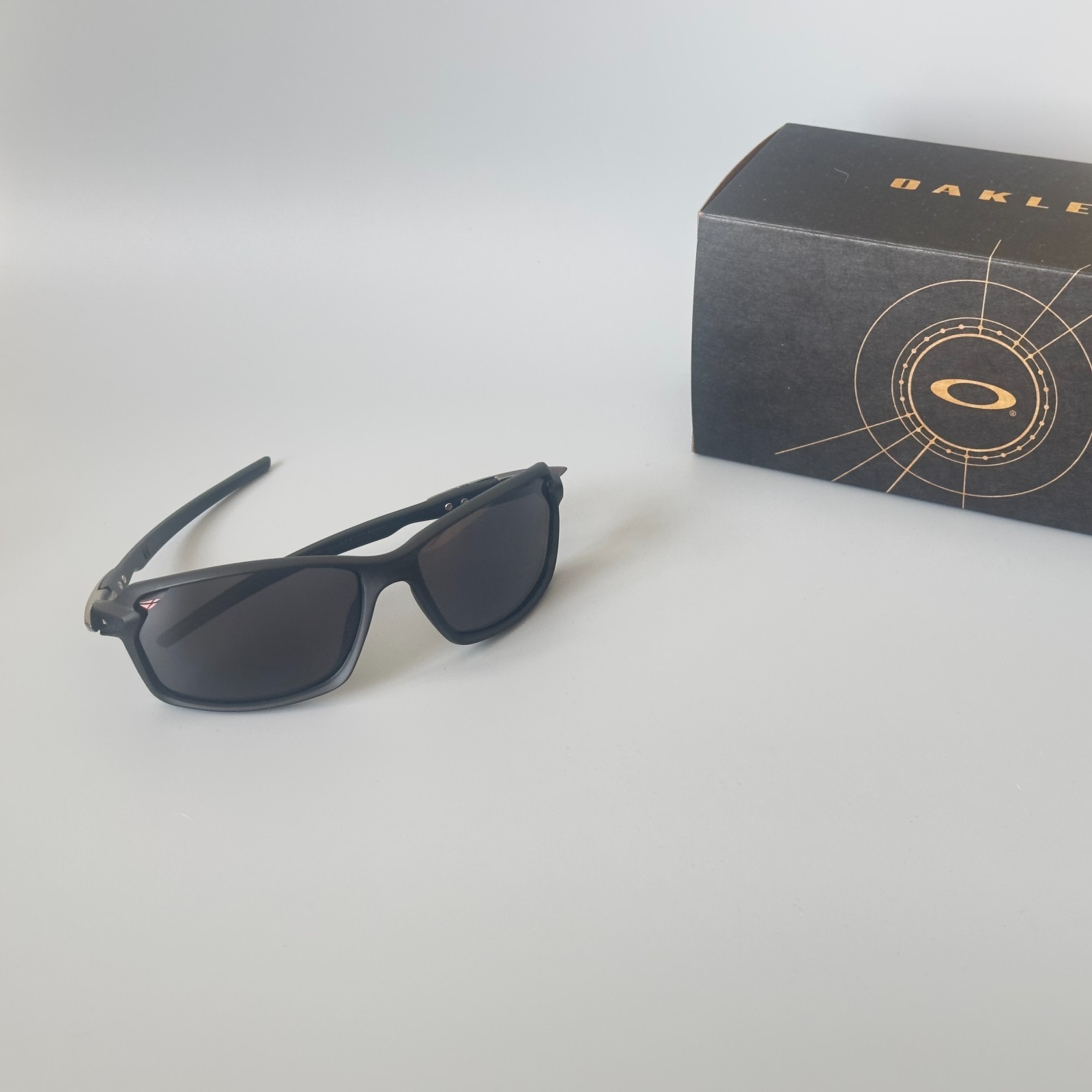 Oakley Carbon Shift OO9302 Matte Black Black Lens Sunglasses Carbon Fiber