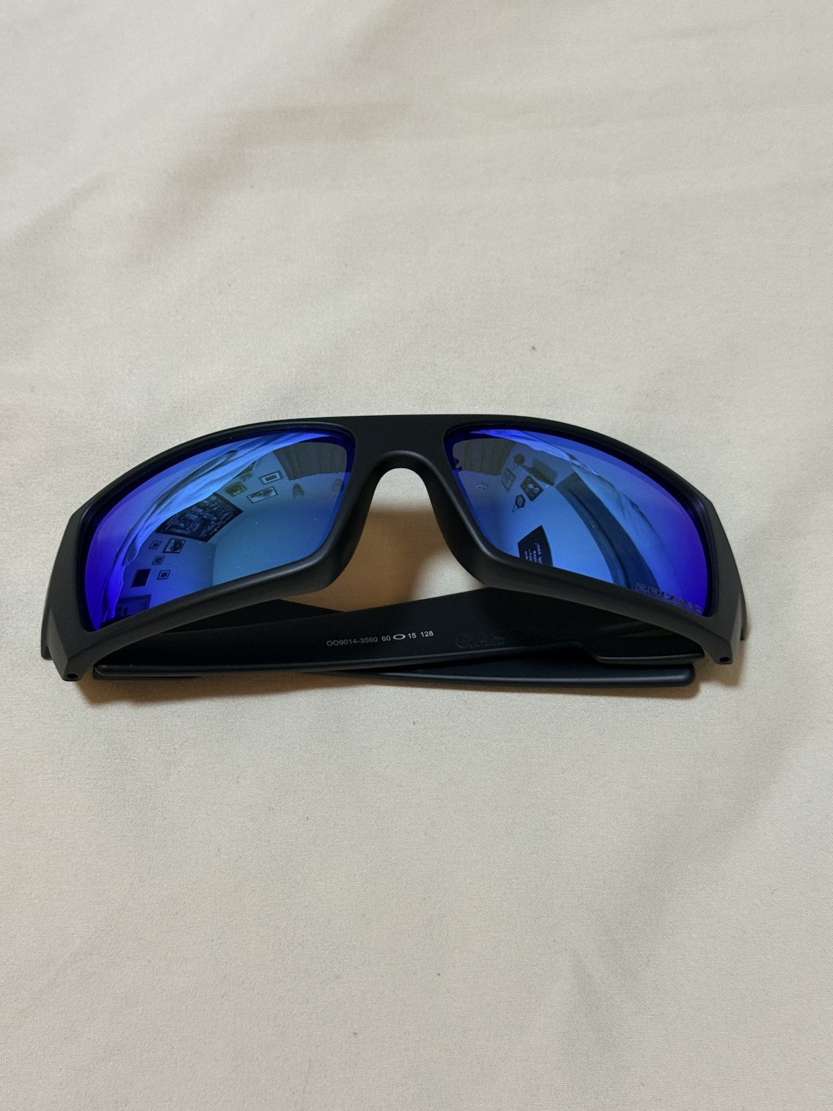 Oakley Men’s Gascan Sunglasses, Black Frame, Blue Mirrored Lens