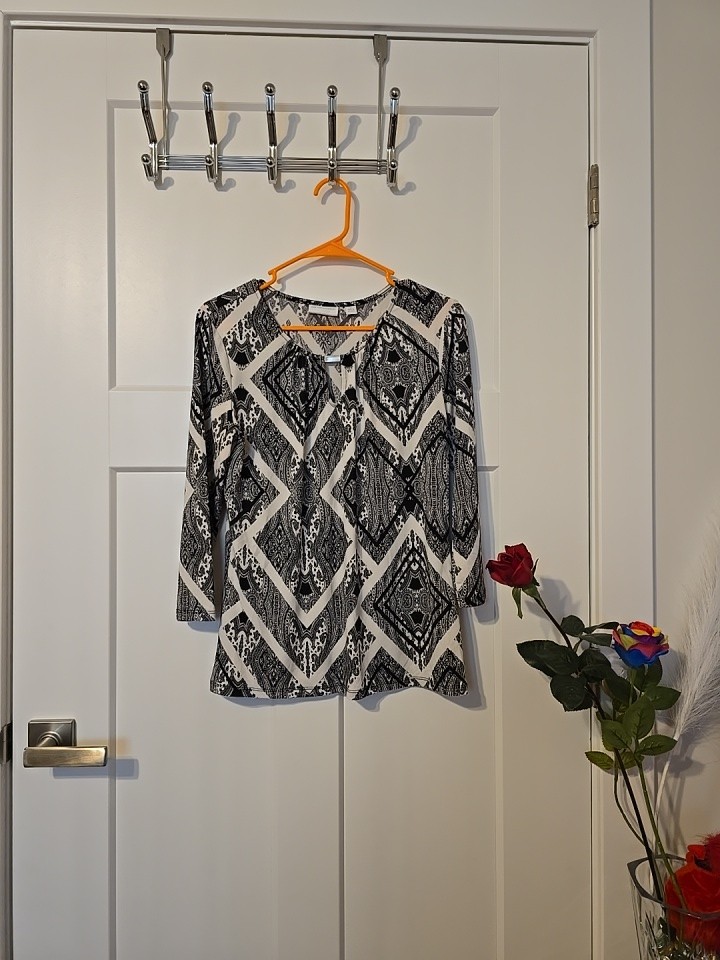 Women’s NY & Co M Black & White 3/4 Sleeve Shirt Silky & Jersey Fabric Style