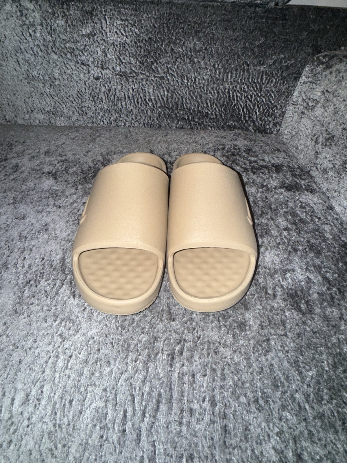 Nike Men’s 2.0 CALM SLIDES US 7 Slip-On khaki color