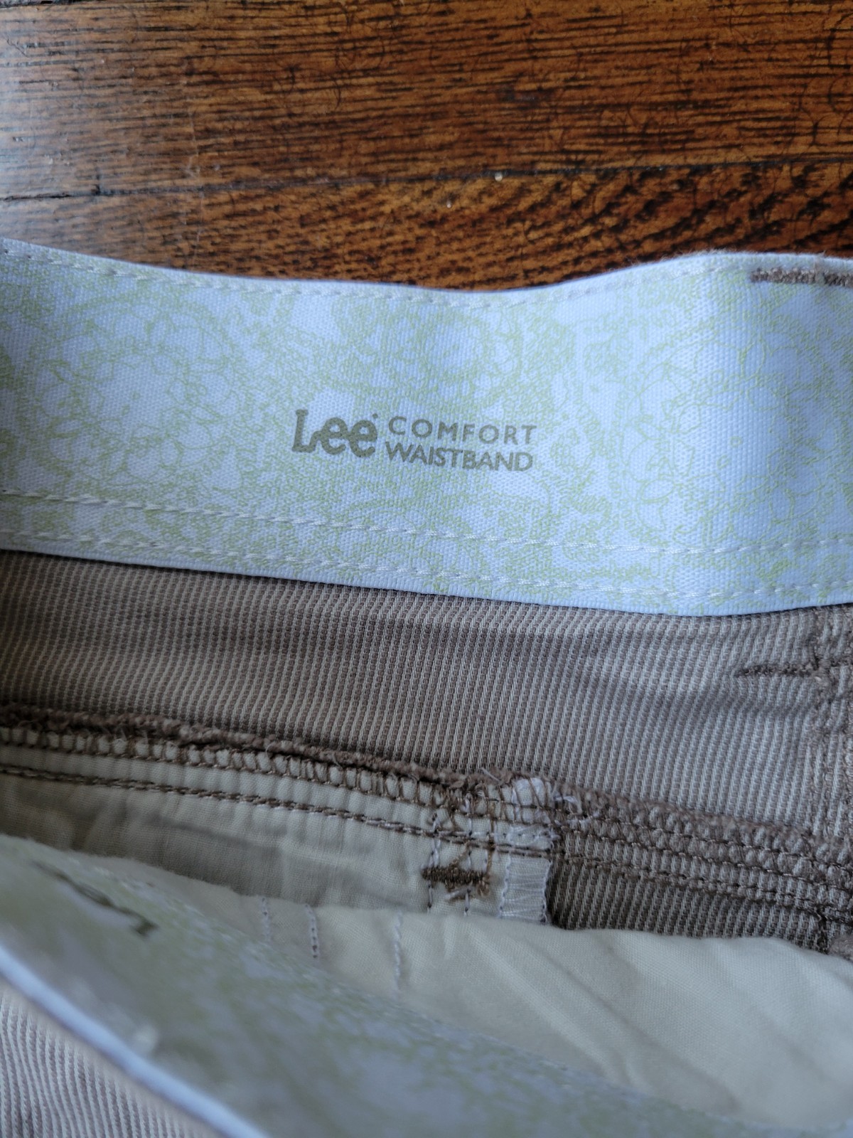 Lee Womens Walk Shorts Beige Stripe Stretch High Rise Comfort Waistband Size 8 M