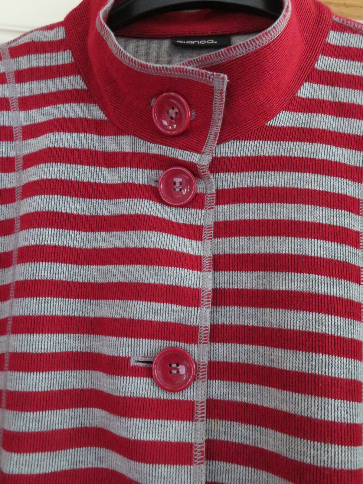 BIANCA UNWORN KNIT BLAZER RED GREY STRIPE SIZE 42 44 S. MEASUREMENTS MINT