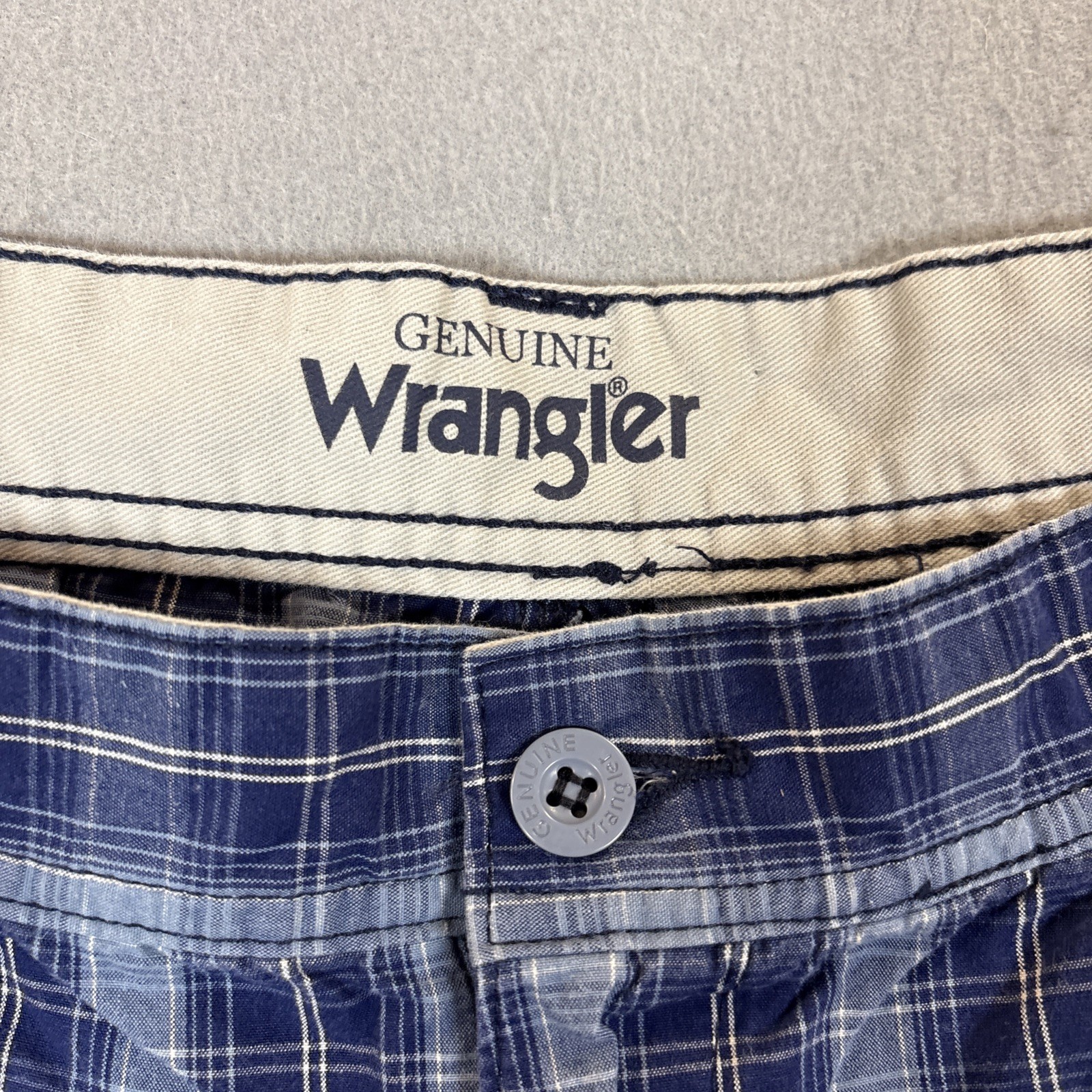 Y2K Men Genuine Wrangler Blue Plaid Cargo Shorts 36X11