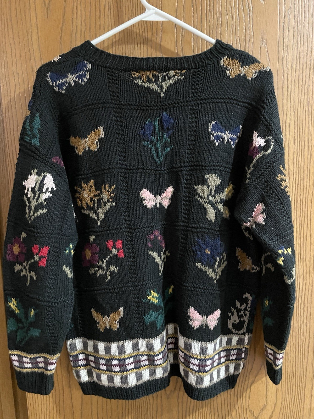 Moda INTL Pullover Sweater With Flowers And Butterfly Print Size Medium