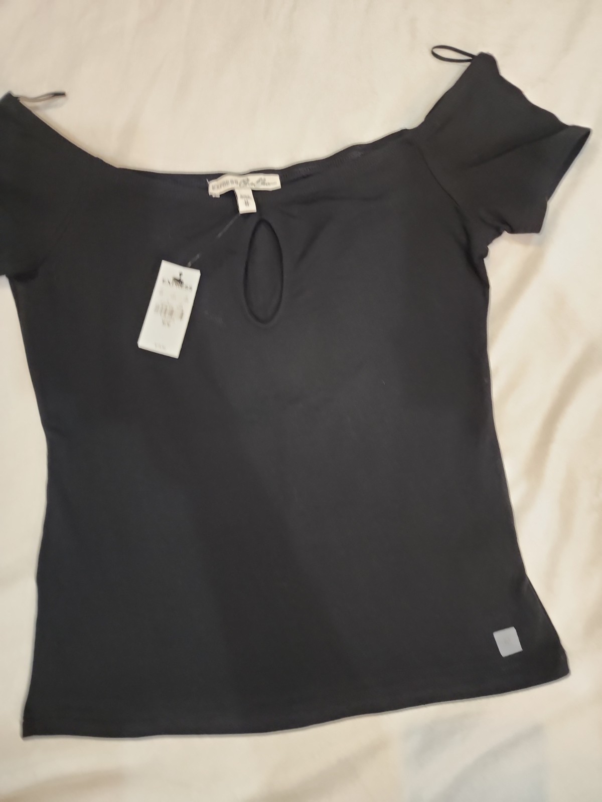 Express one Eleven Black M Siri Lanka RN 55285 95% Cotton 5% Spandex Cuello Boat