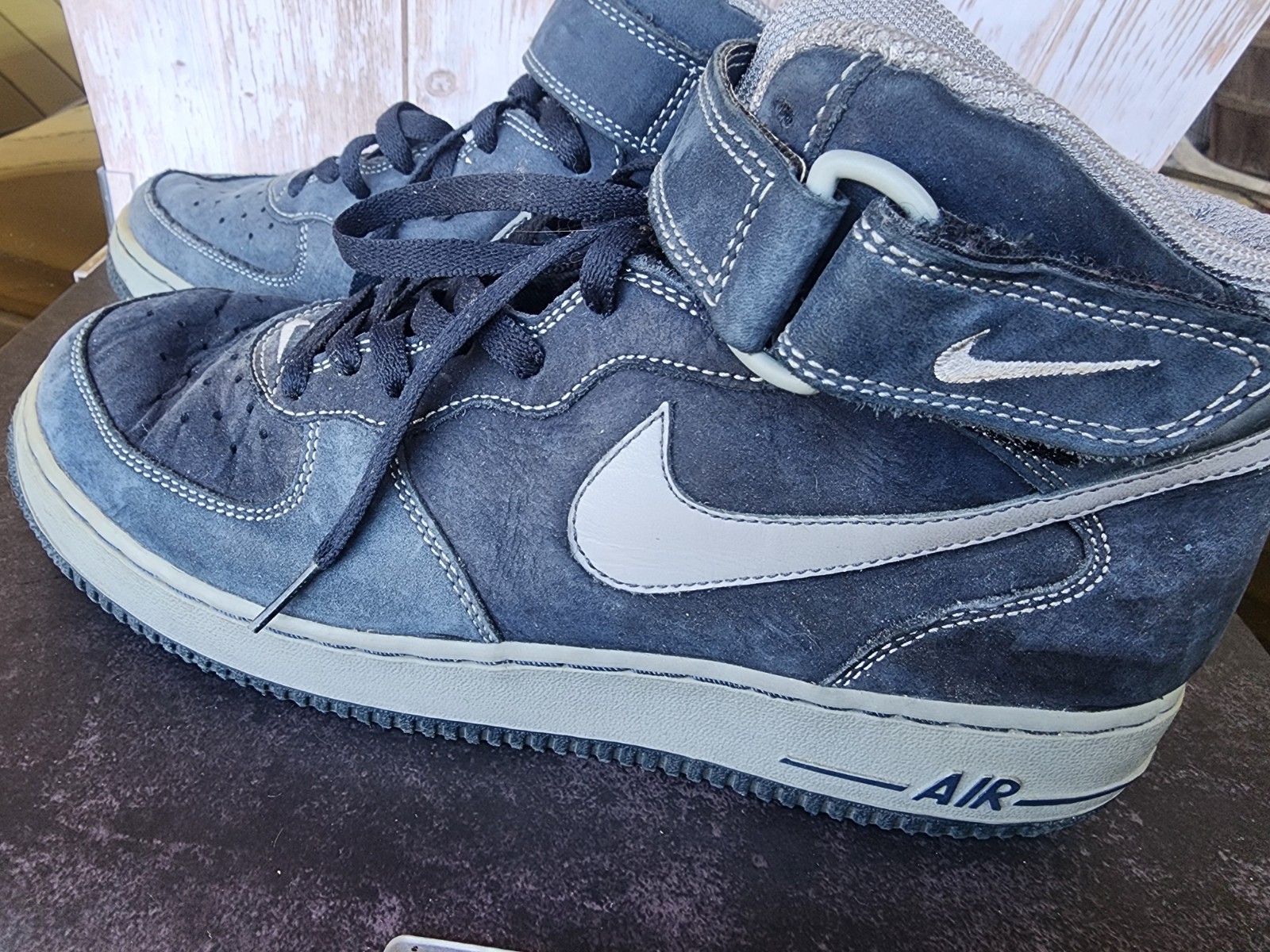 Nike Air Force 1 Mid Top Suade Men’s Size 9.5