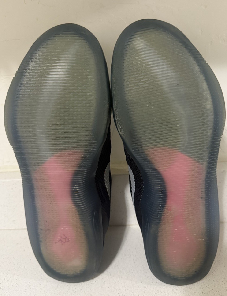 NIKE KOBE XI low Invisibility cloak basketball sneakers gray/pink men’s size 14