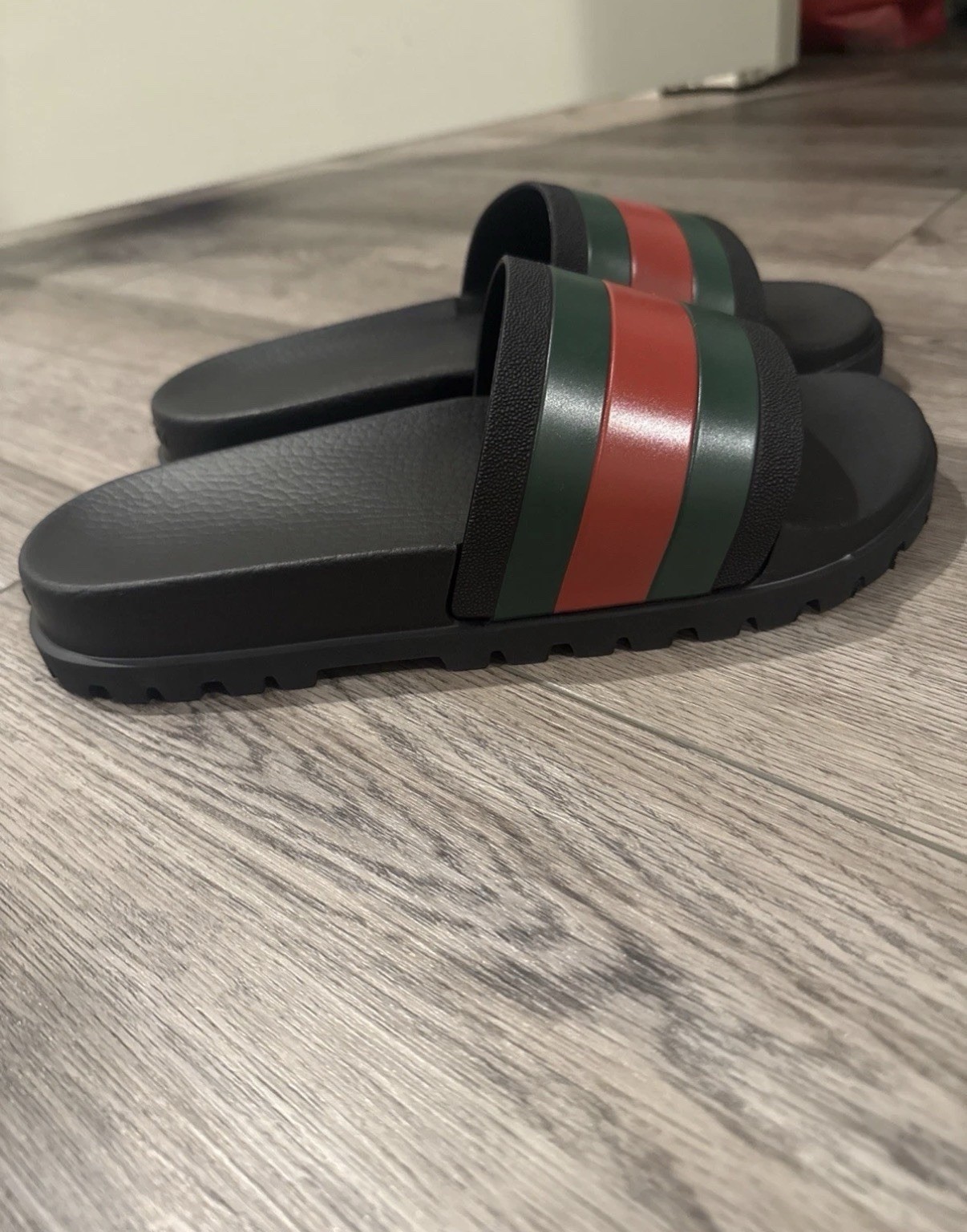 Gucci Men’s Leather Slide Sandals Black w/ Green Red Web Stripe Logo, 9