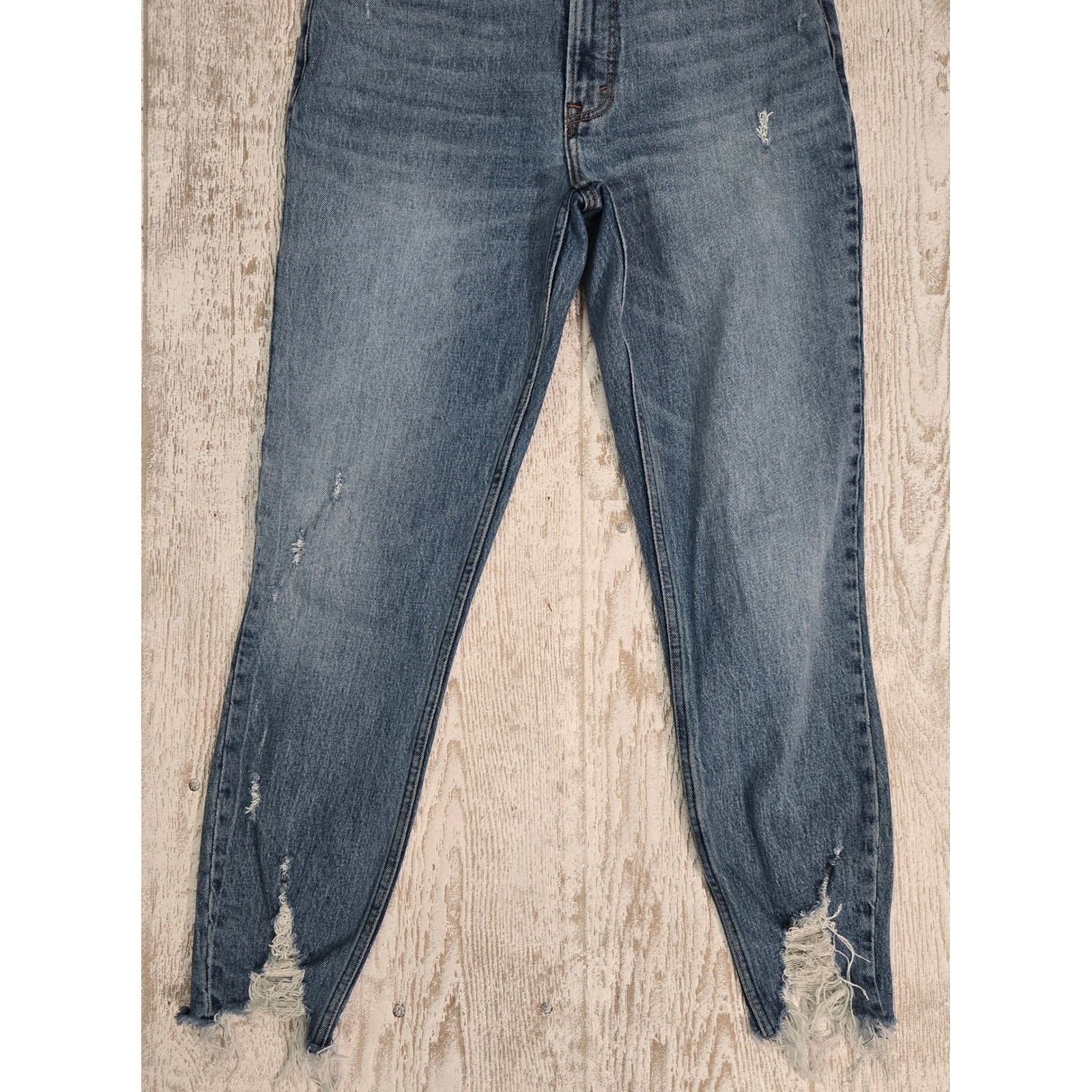 Abercrombie & Fitch The Skinny High Rise Distressed Jeans Medium Wash Raw Hem 6