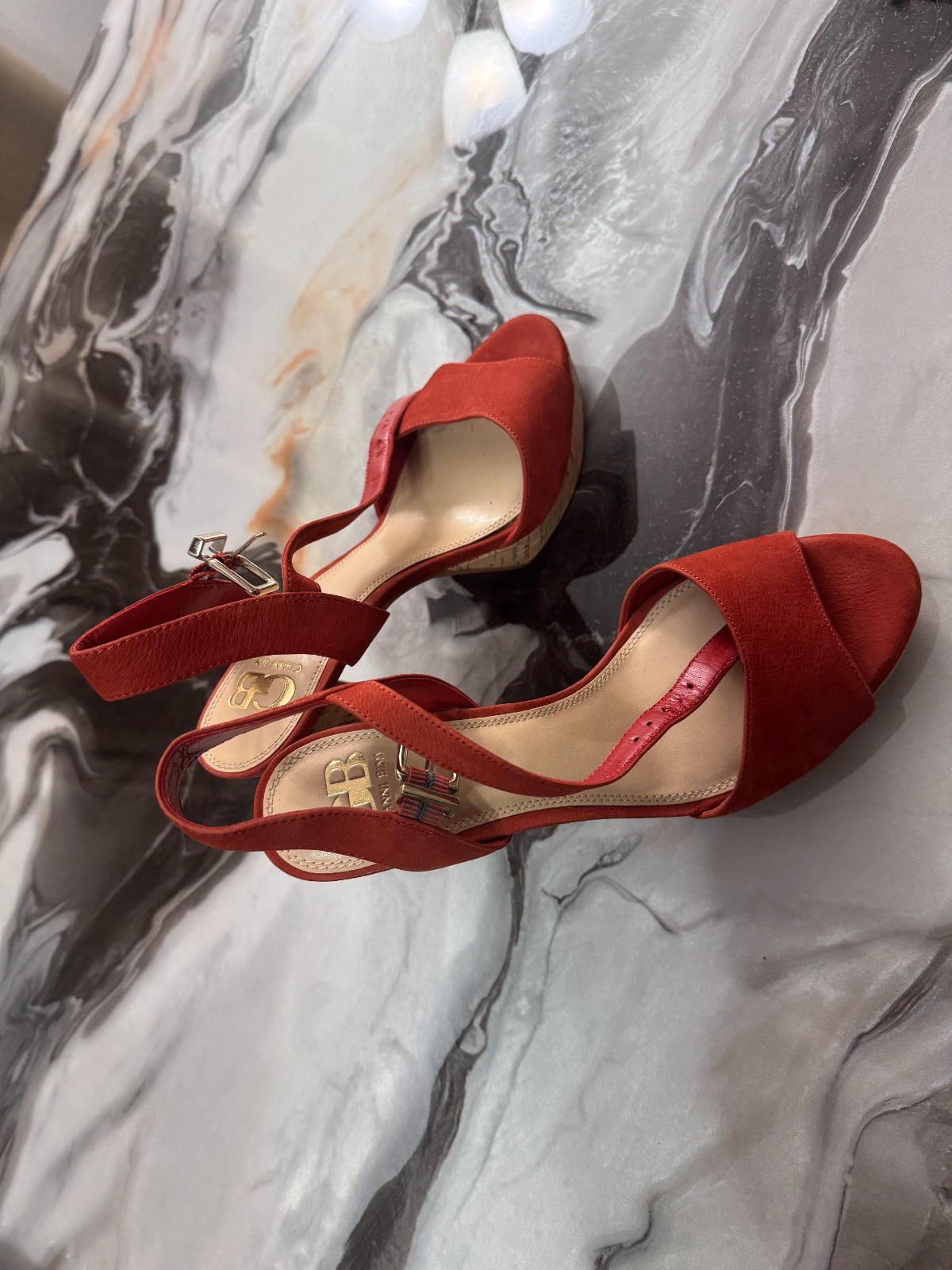 Comfortable sandal-heel Shoe, fairly used, perfect for all occasions