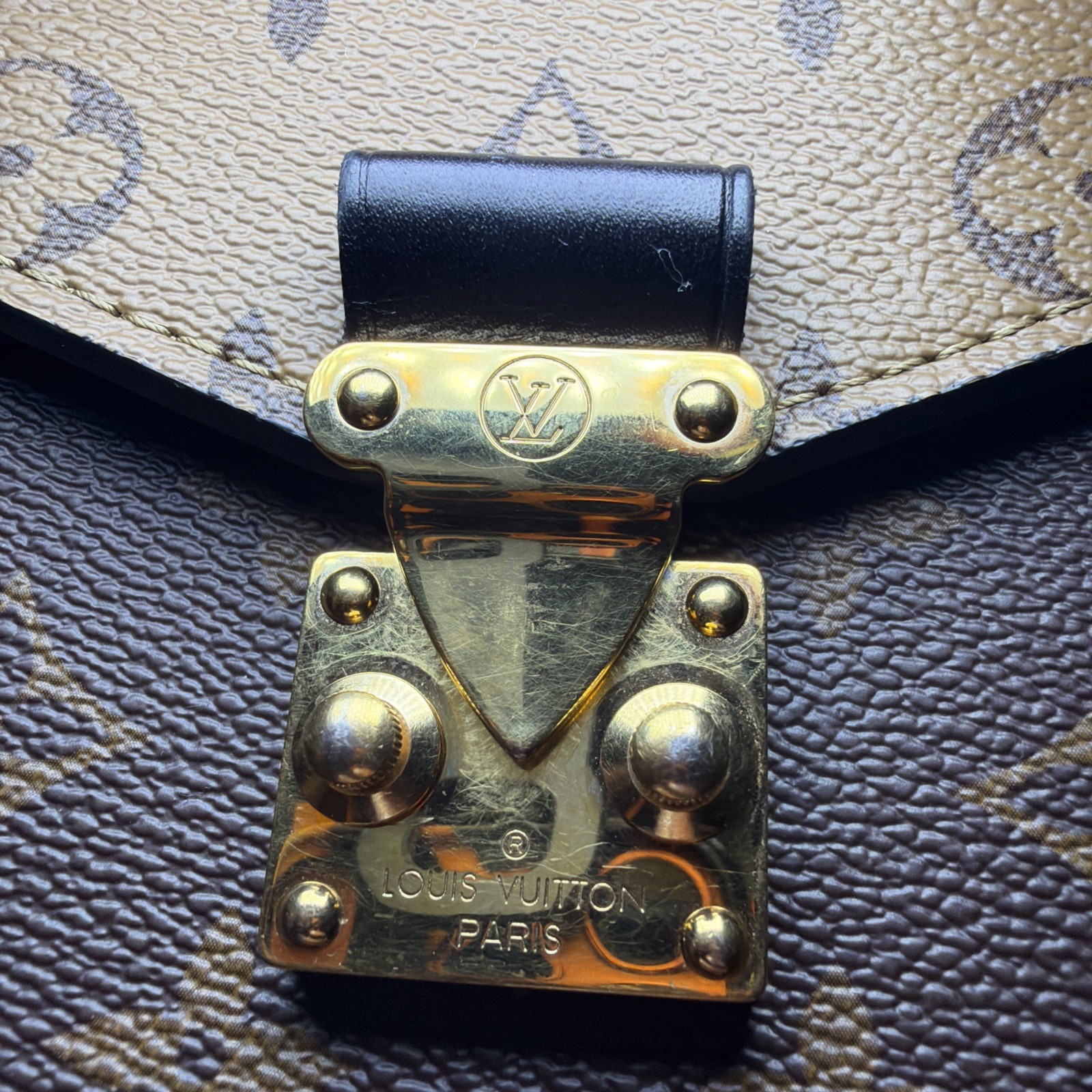 Louis Vuitton POCHETTE METIS REVERSE Monogram. 100% authentic.