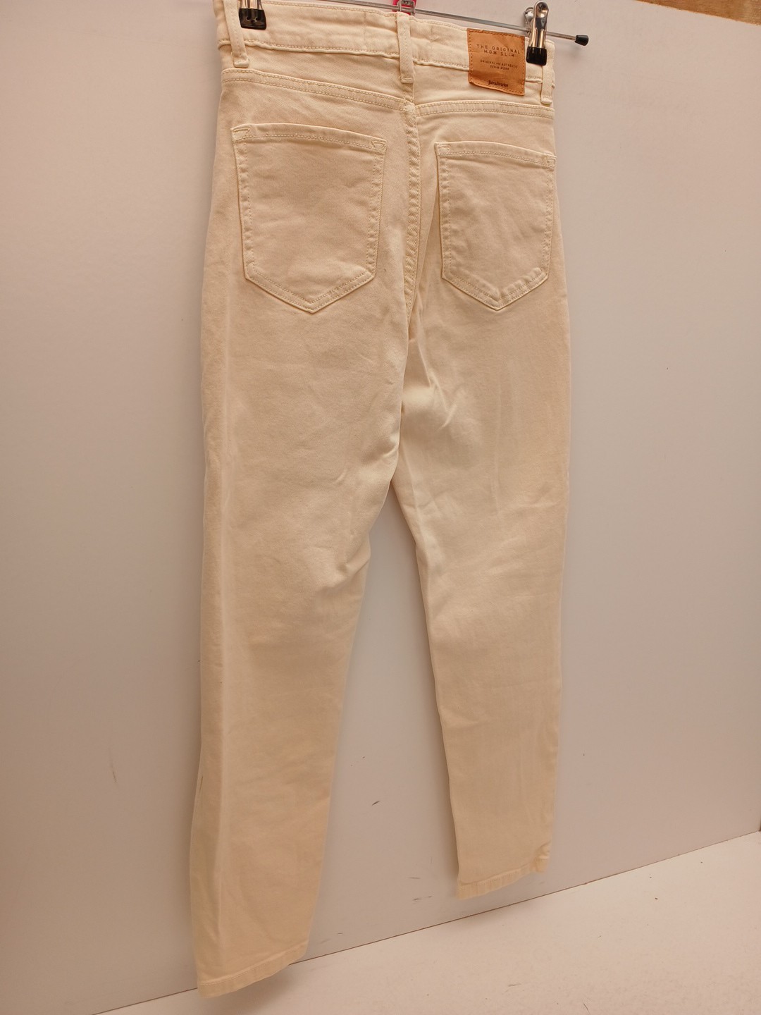 Stradivarius Mom Slim Fit Light Beige Denim Jeans with Stretch Size UK 8 Leg 28″
