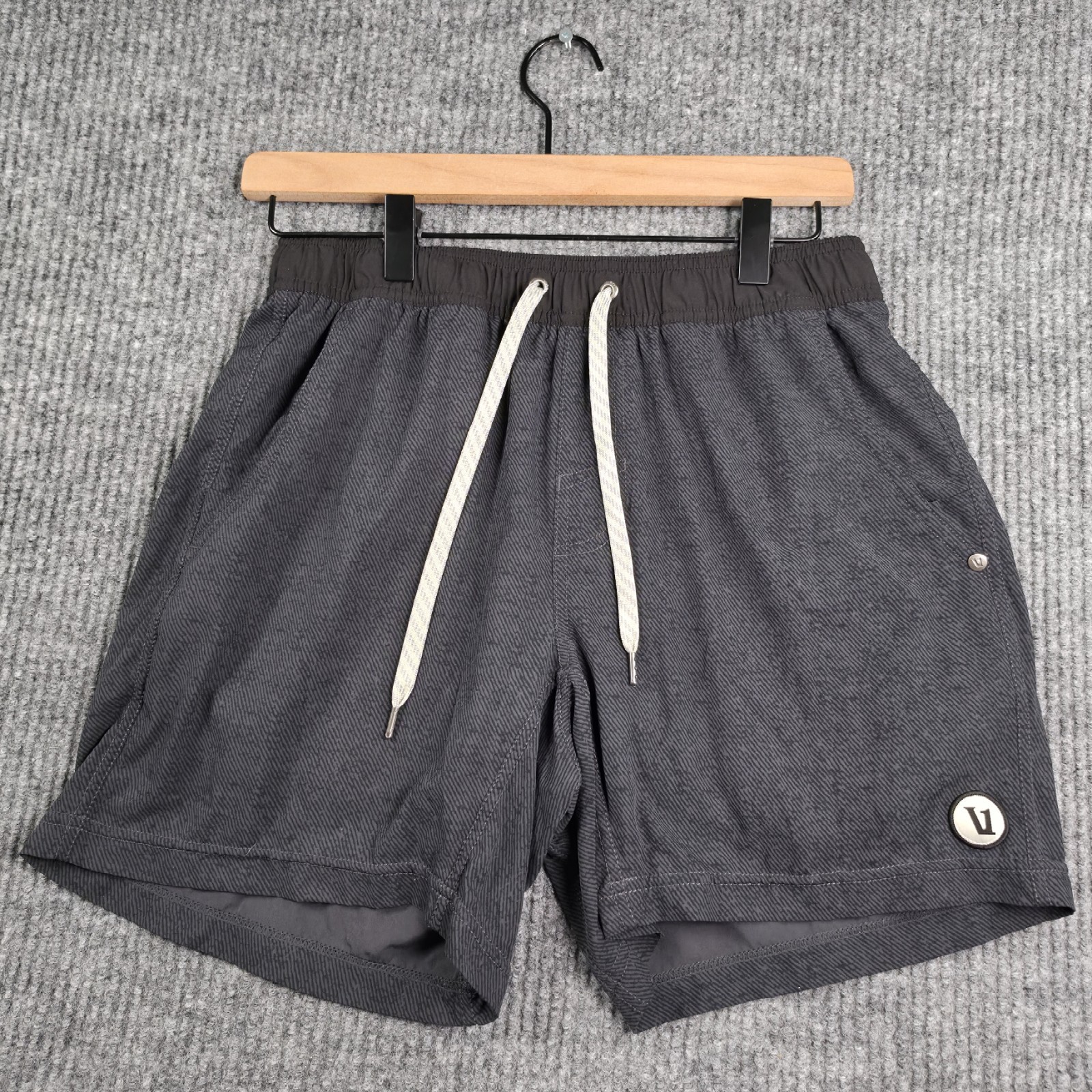 Vuori Kore Shorts Mens Size S Charcoal Gray Lined Athletic Active Gym Wear Fit