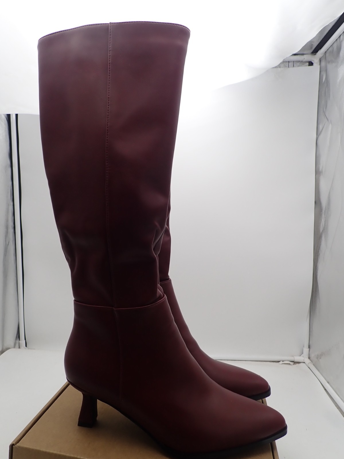 Lunhonk Burgundy Knee High Boots Women’s Kitten Heel Pointed Toe size 9.5