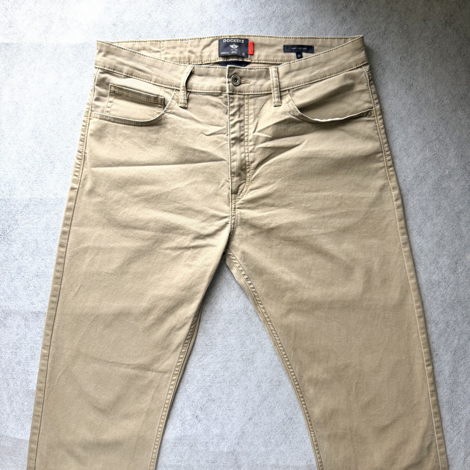 Dockers Alpha Khaki Men’s Slim Tapered Chino Pants Beige 32W-34L