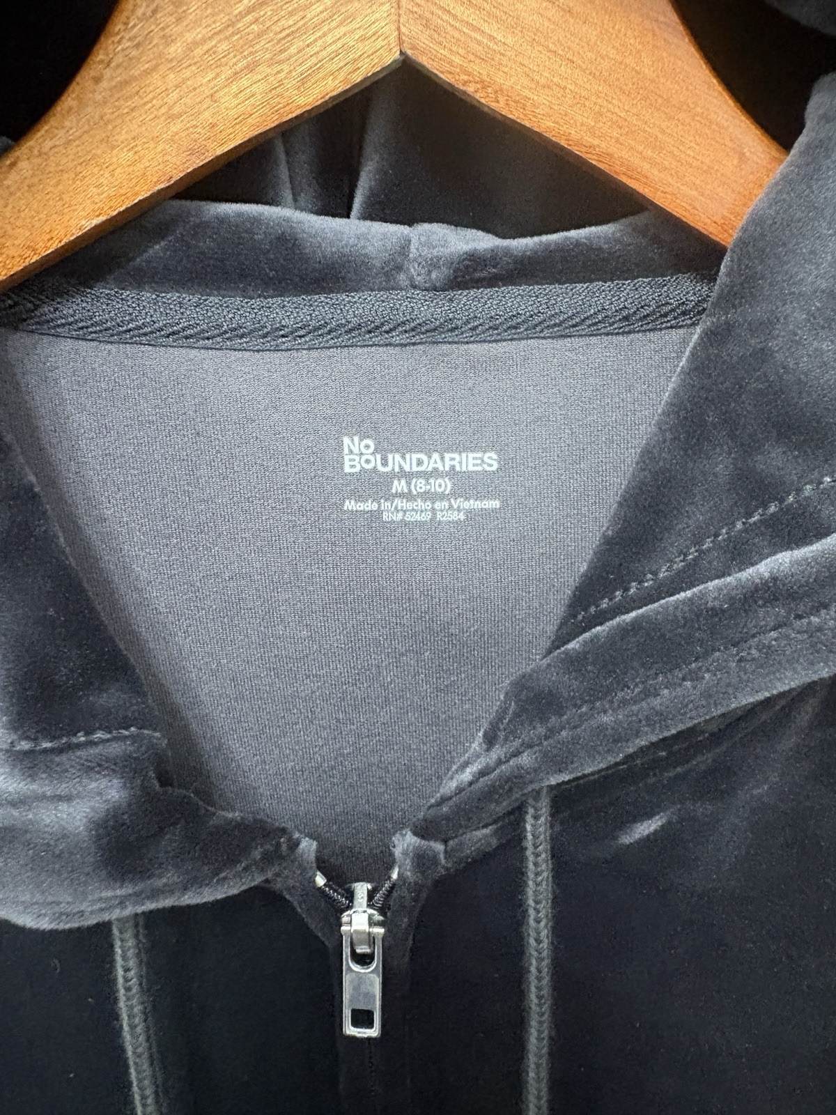 NWT No Boundaries Black Soot Velour Hoodie Jacket Zipper Women’s Size M (8-10)