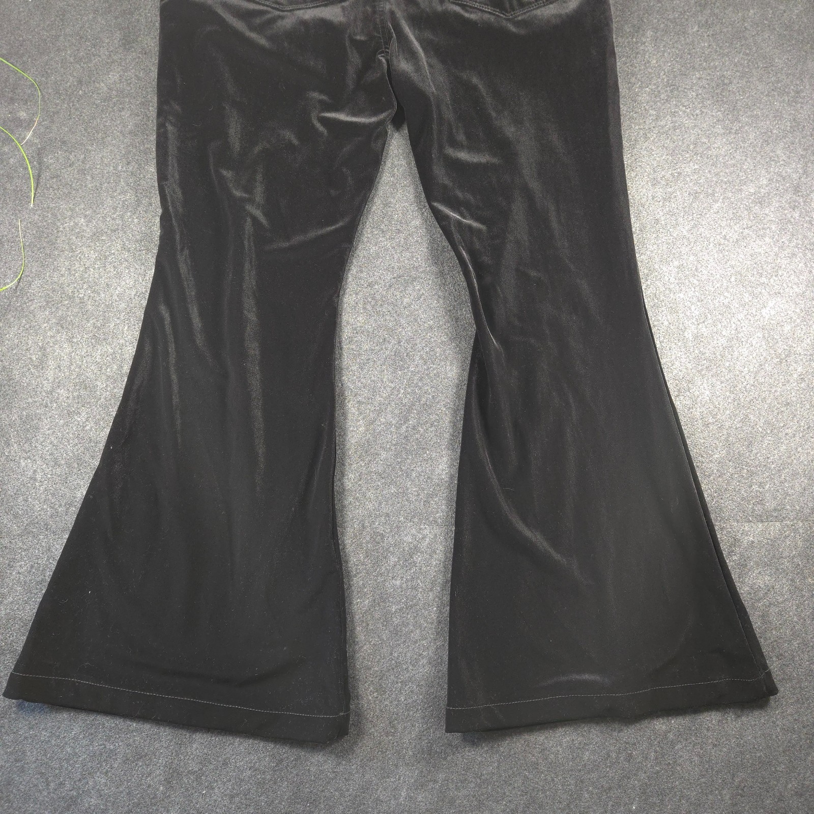 NWT SOFIA VERGARA Size XXL Melisa Super Flare Black Velvet Pull-On High Rise