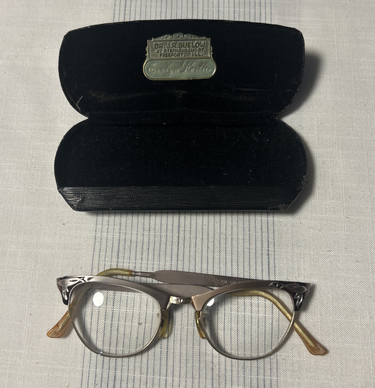 Vintage M/C 4-1/4 – 5-1/2 Alum Made in USA 1/10-12KGF Horn Rim Glasses
