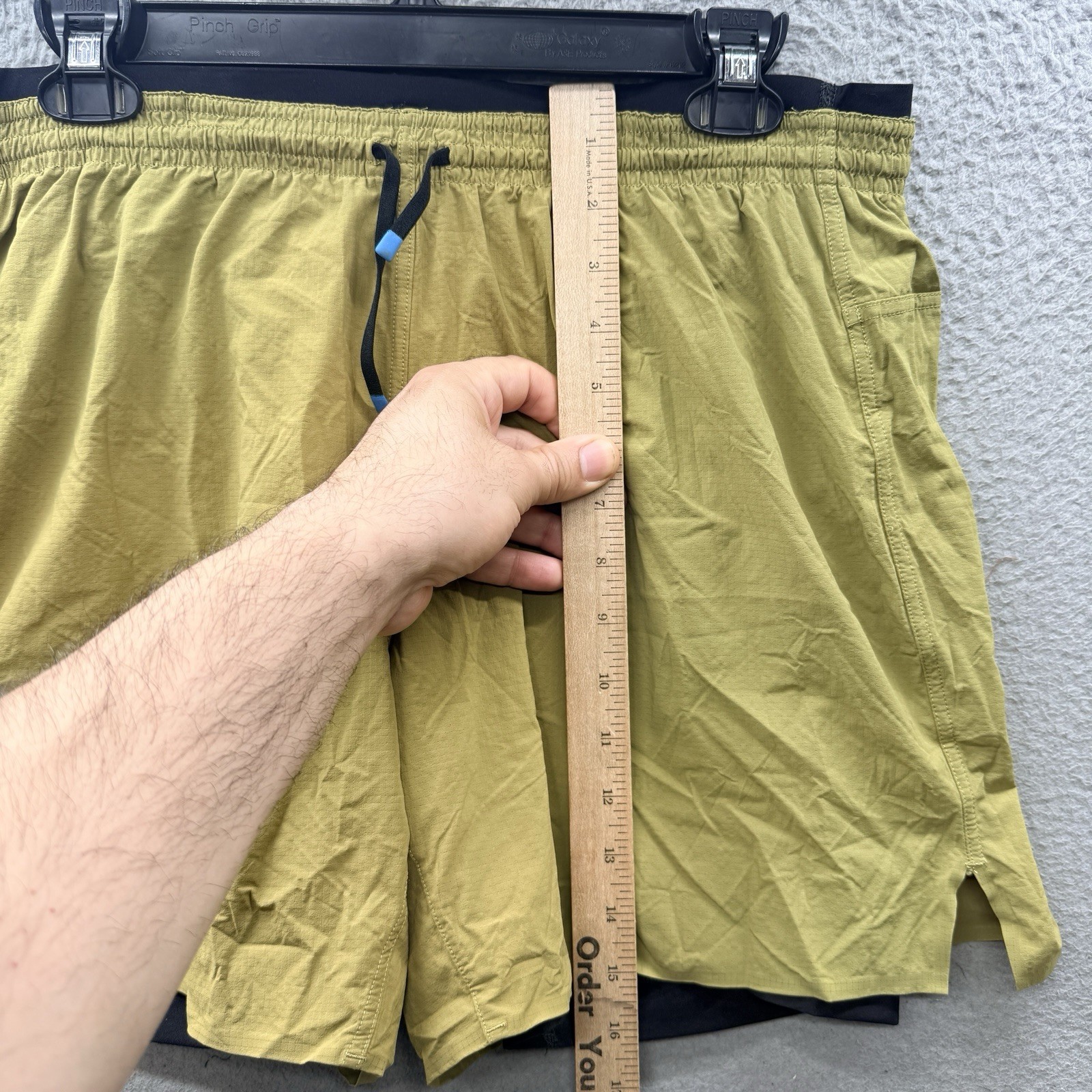 Janji Men’s AFO Vent Multi Athletic Pull On Shorts 6” Mustard Yellow Size L