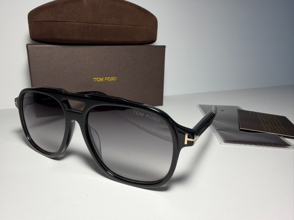 Tom Ford Raoul FT0753 01B Shiny Black Gradient Smoke 62 mm Men’s Sunglasses