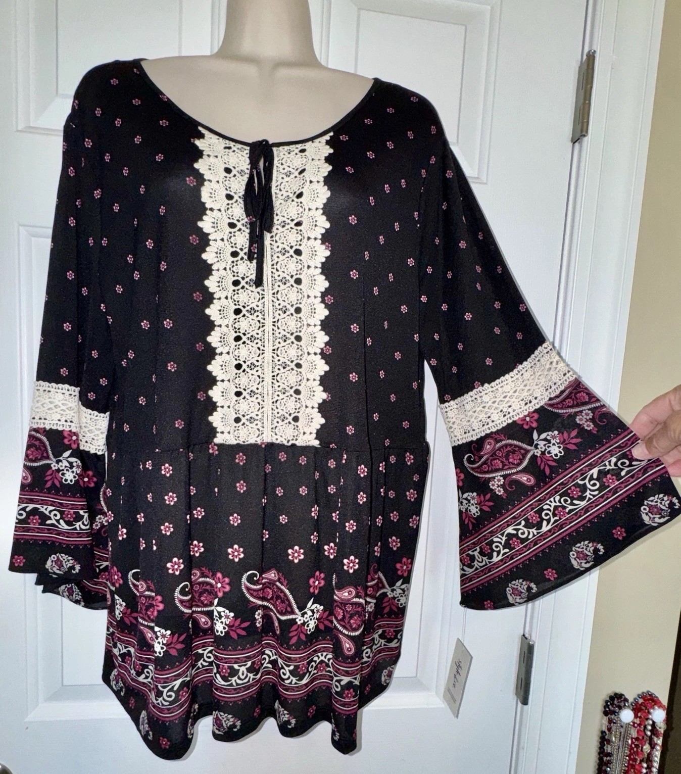 Style & Co Women’s L Black/Pink Paisley Lace Front Scoop Neck Bell Sleeve Blouse